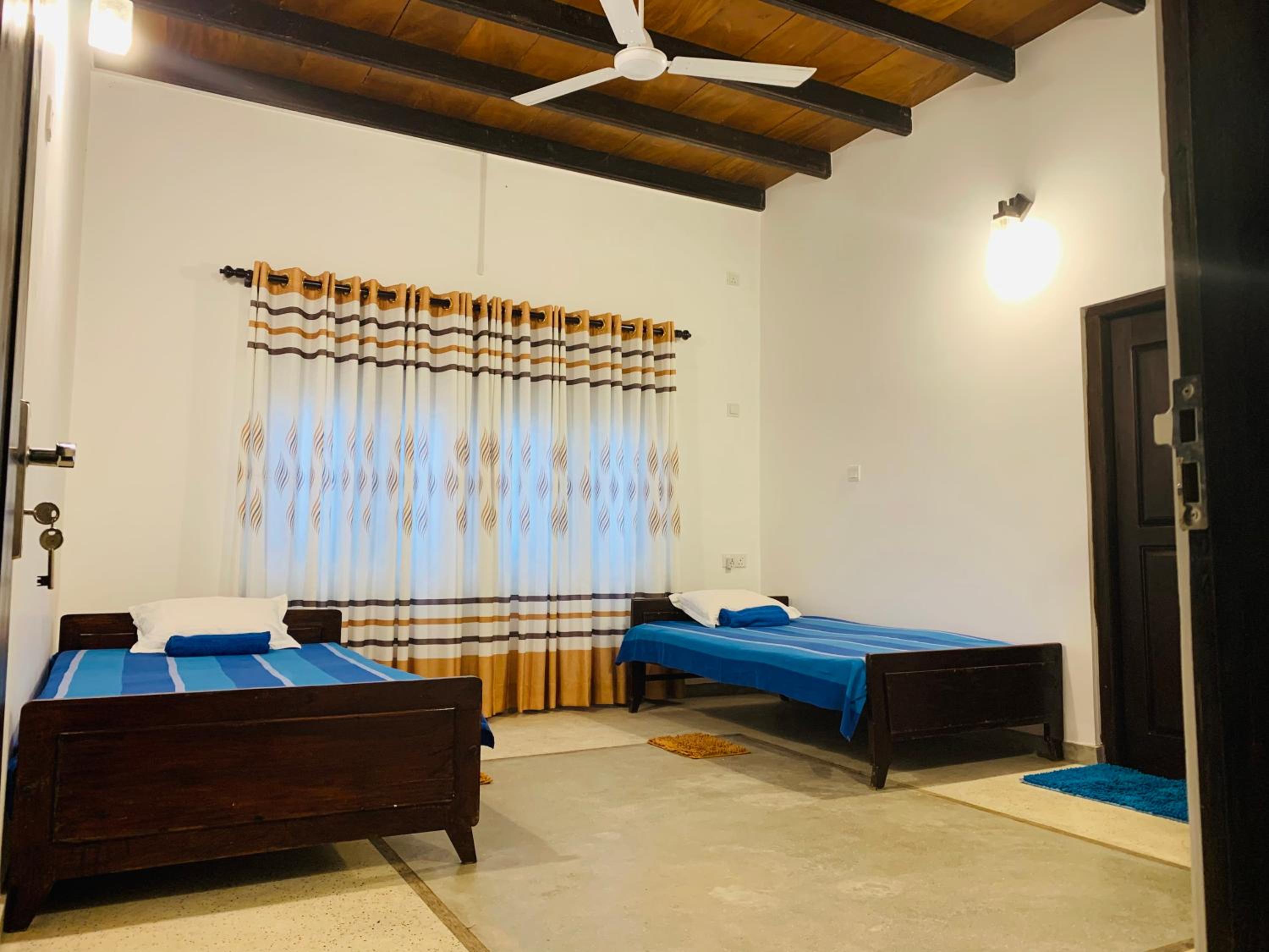 Deluxe Double Room with Shower - Photo 7