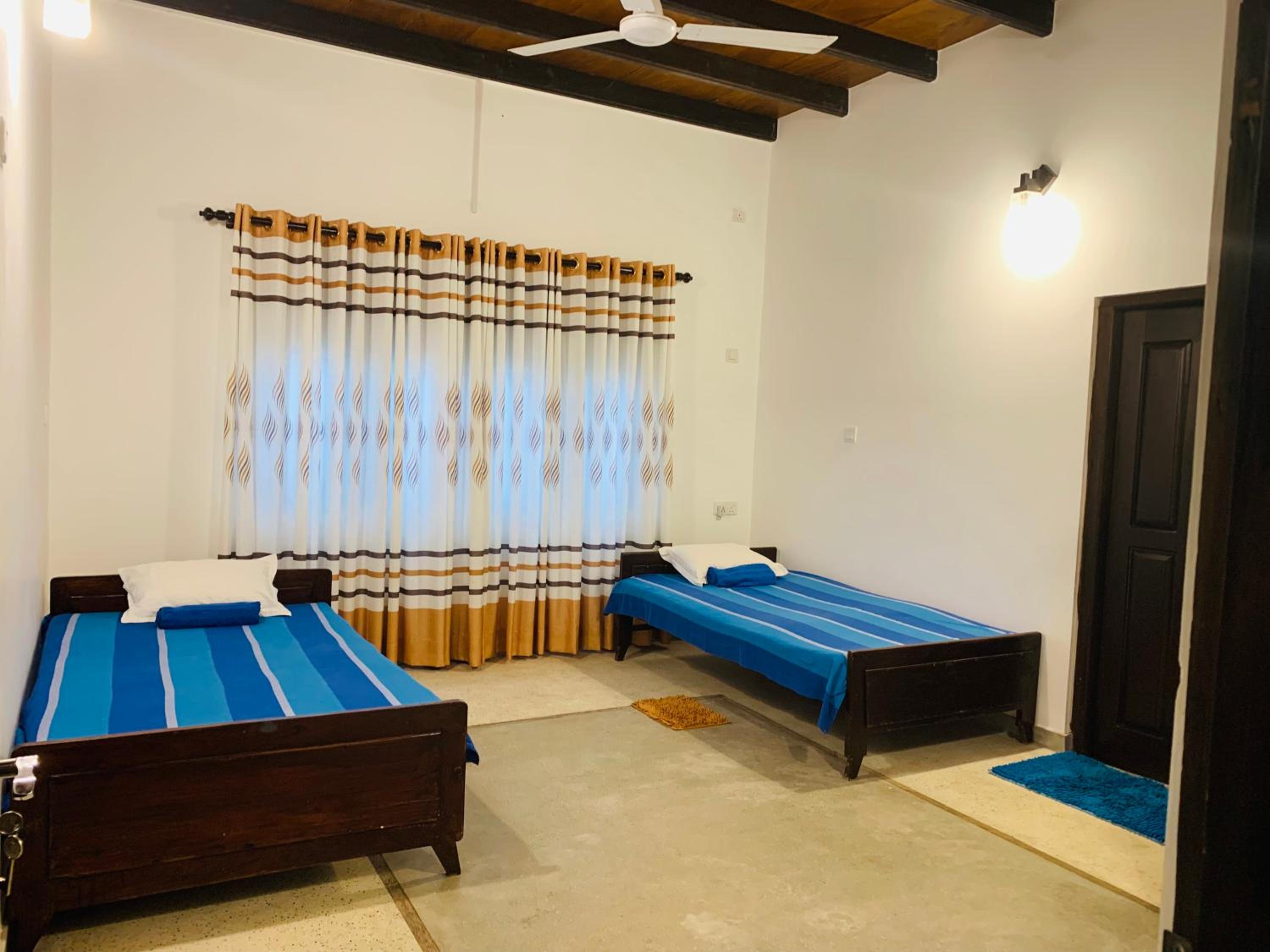 Deluxe Double Room with Shower - Photo 8