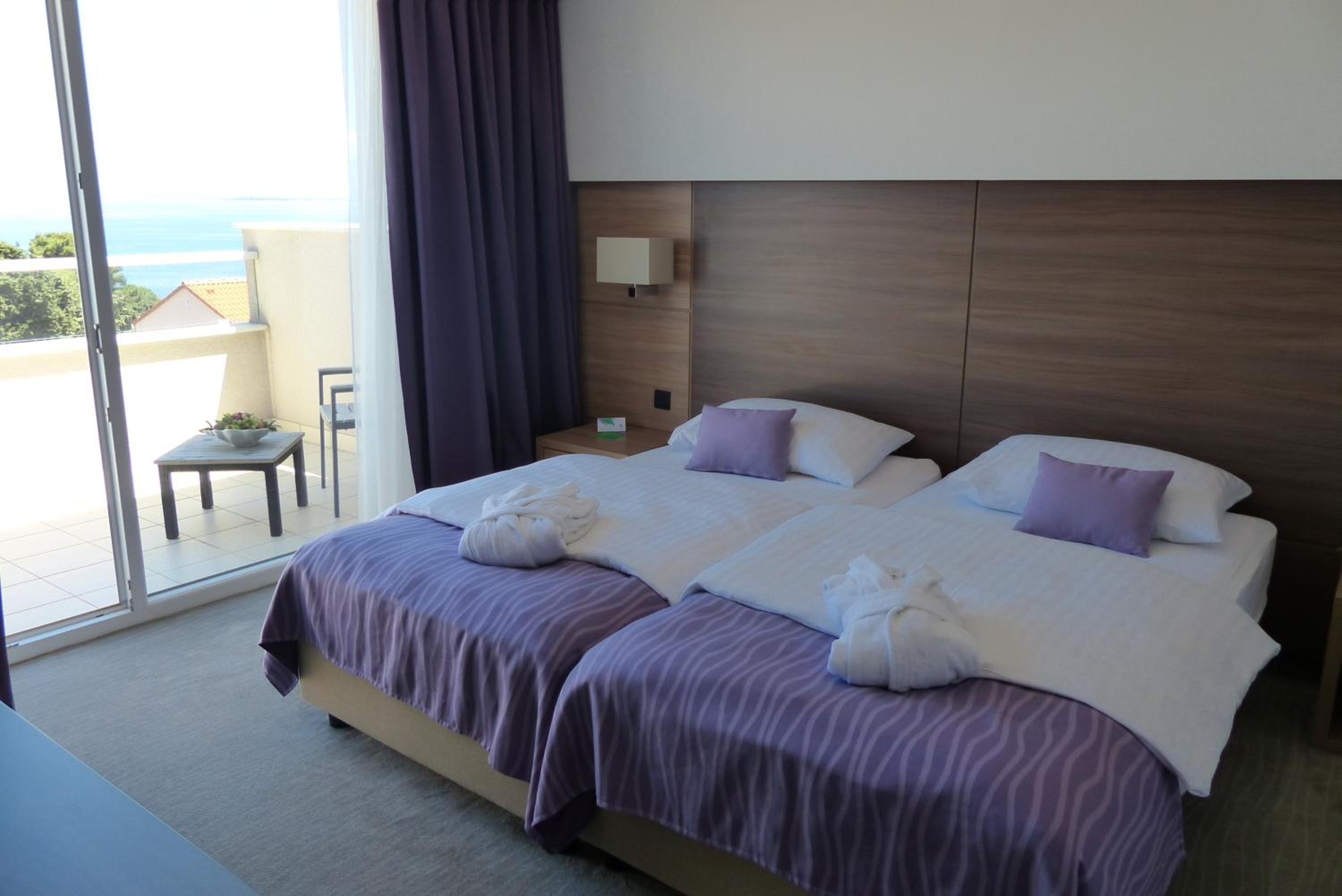 Standard Twin Room with Balcony and Sea Side - Photo 3
