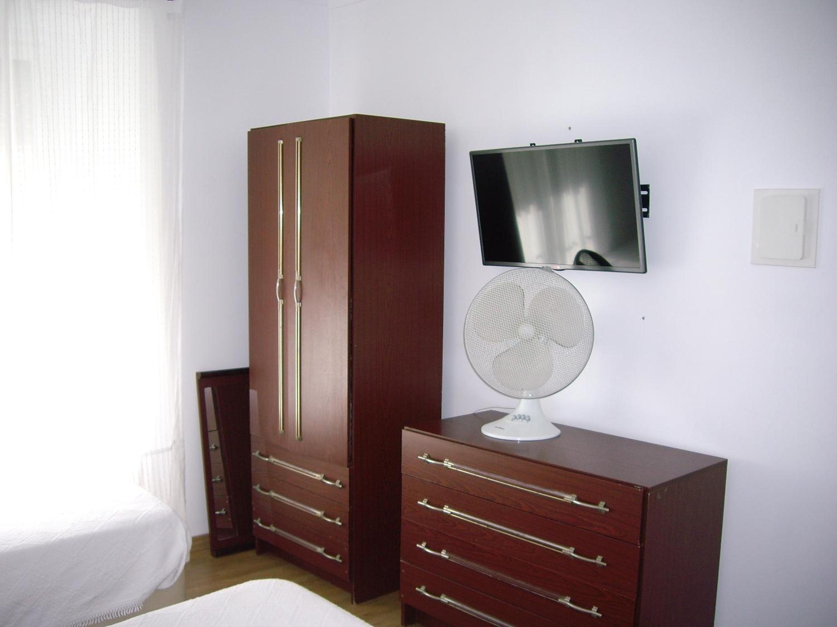 Single Room with Shared Shower and Toilet photo 1