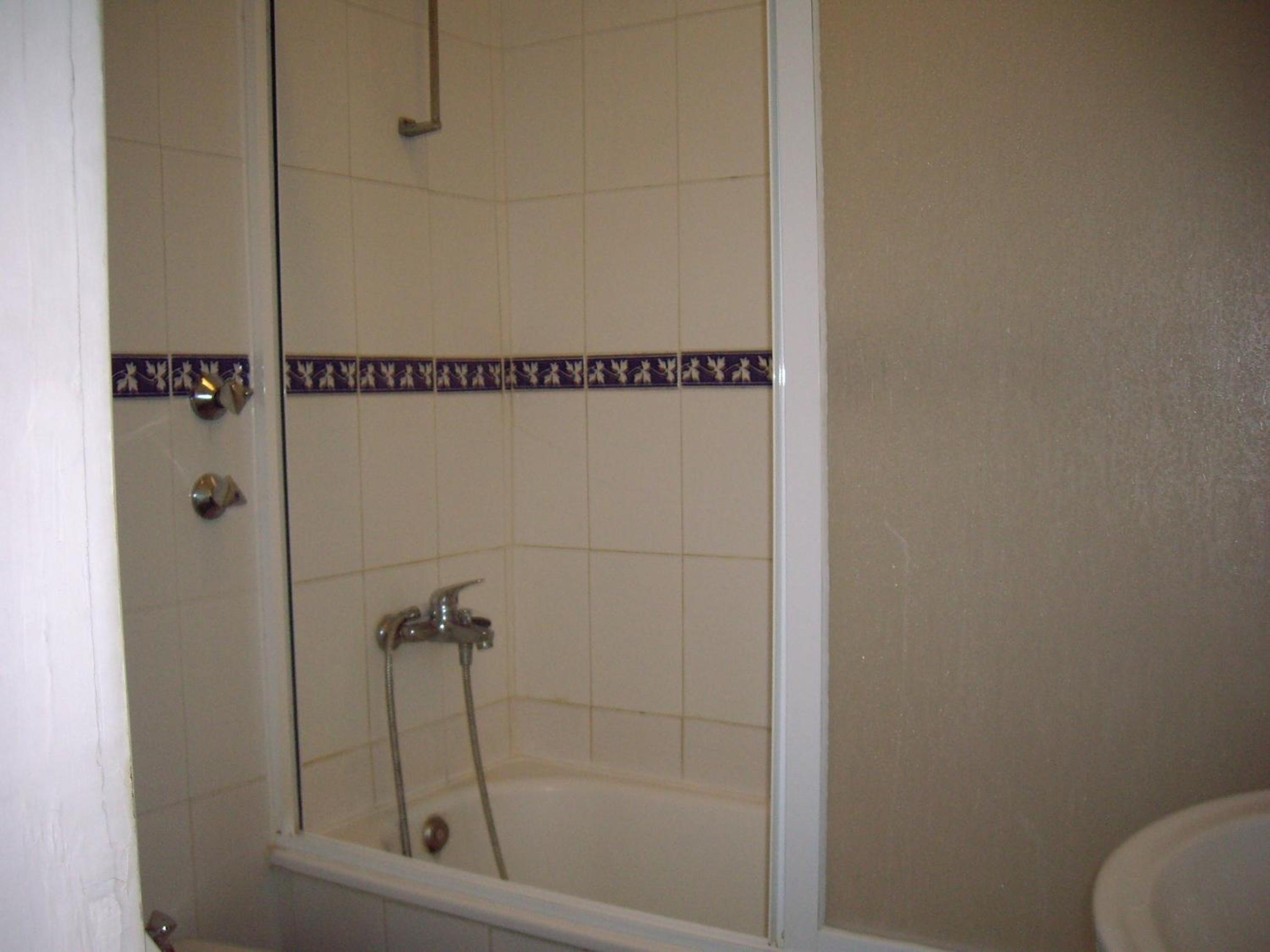 Triple Room with Private Bathroom - Photo 3
