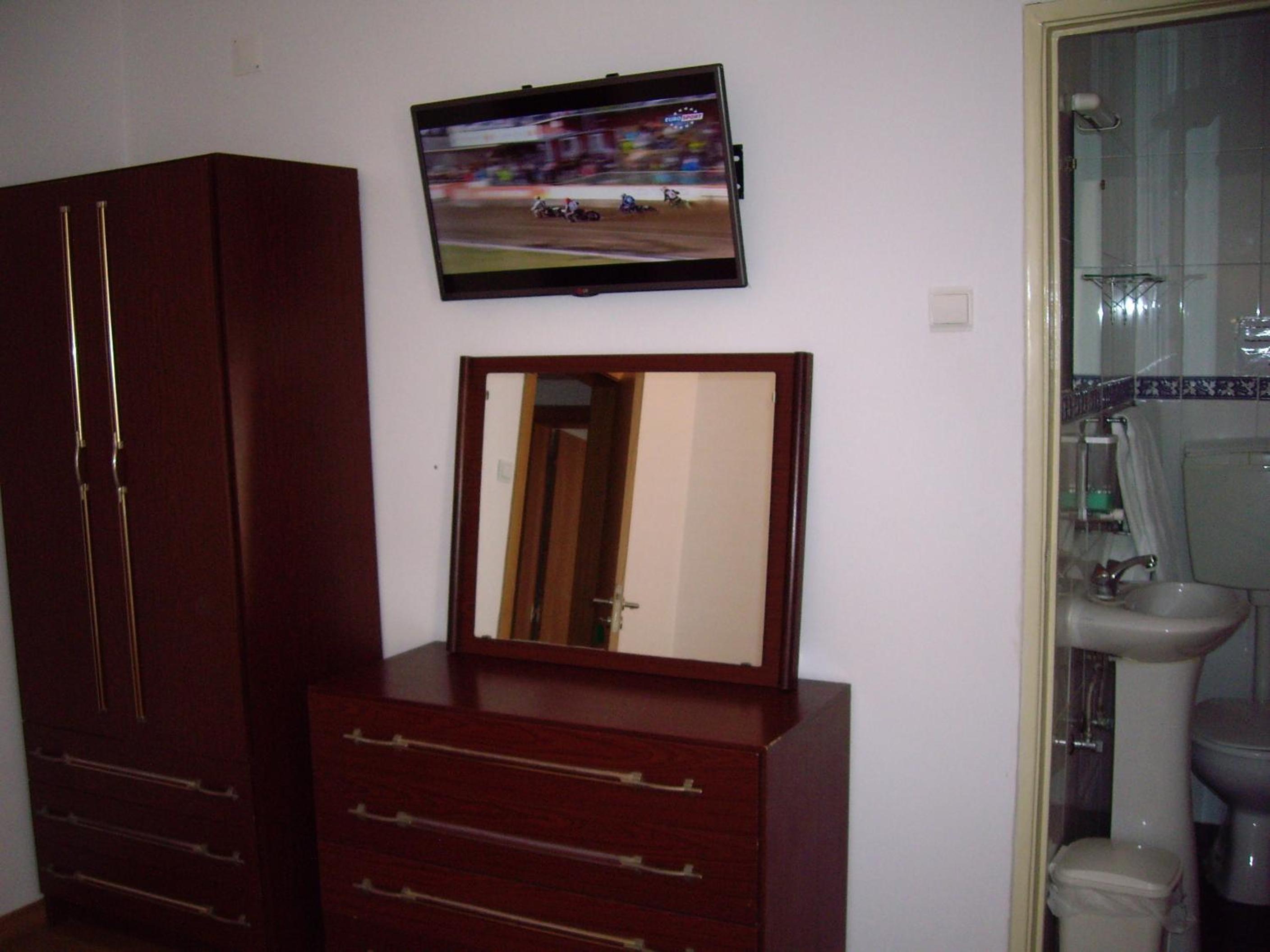 Double Room with Private Bathroom - Photo 1