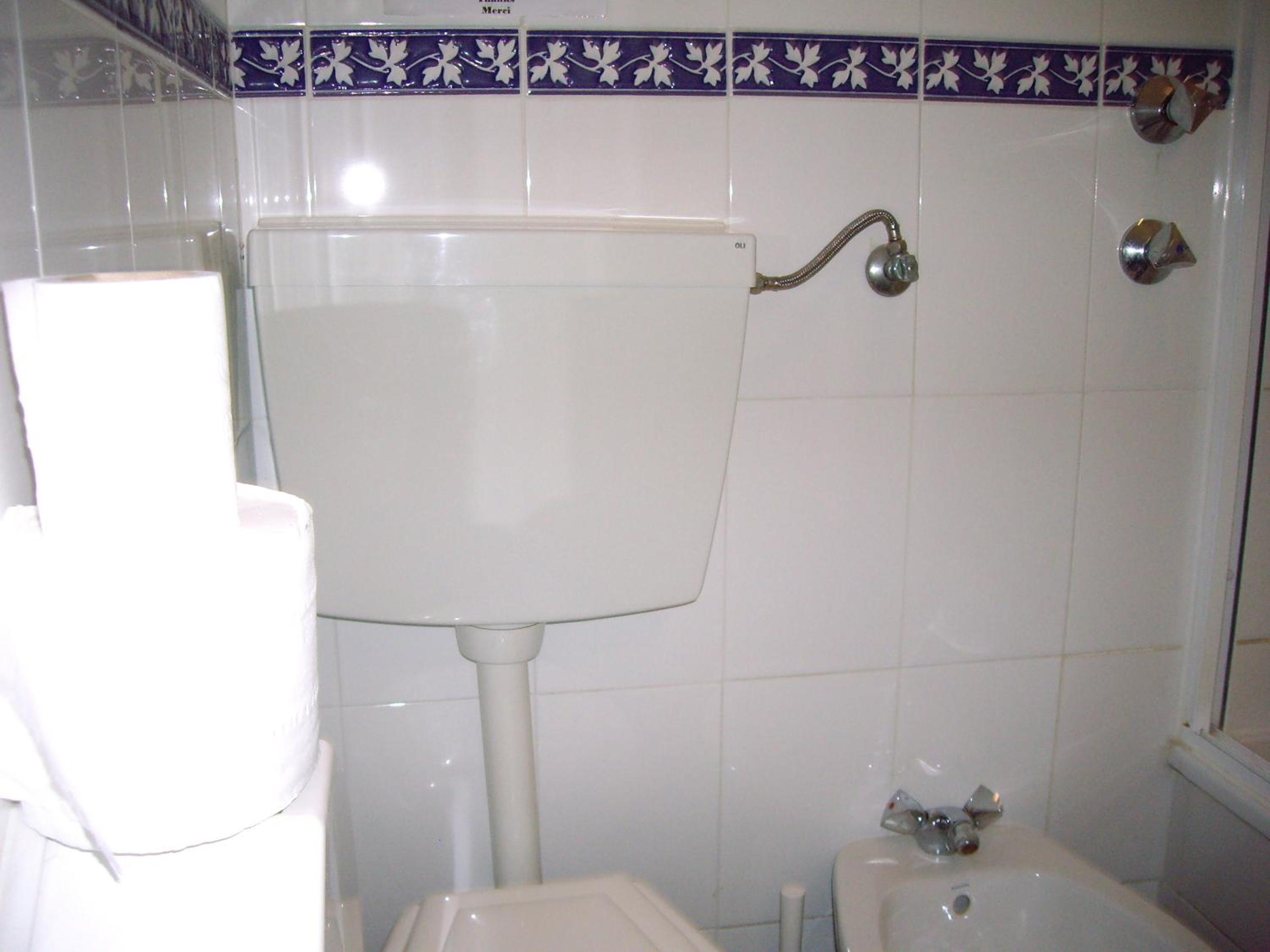Twin Room with Shared Toilet photo 3