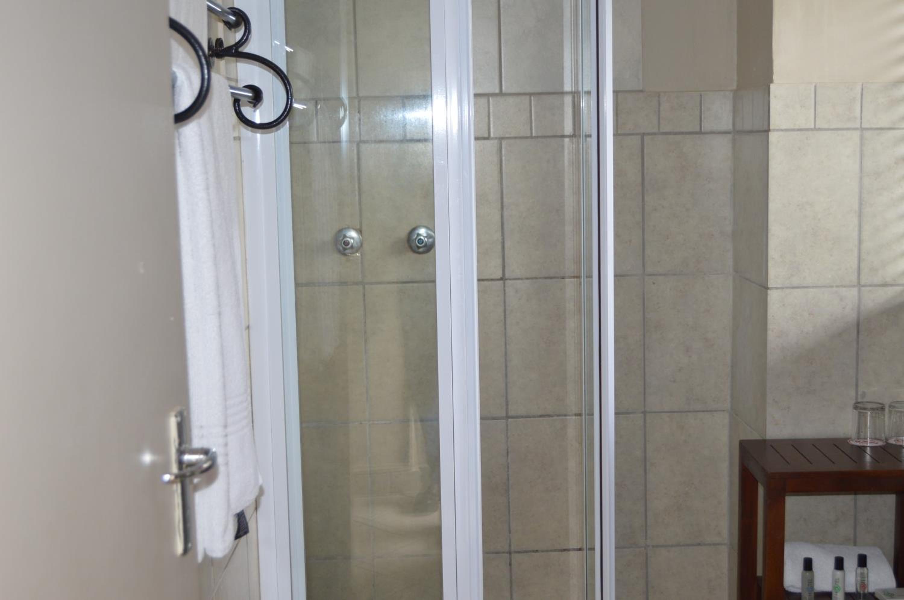 Standard Suite - Photo 3