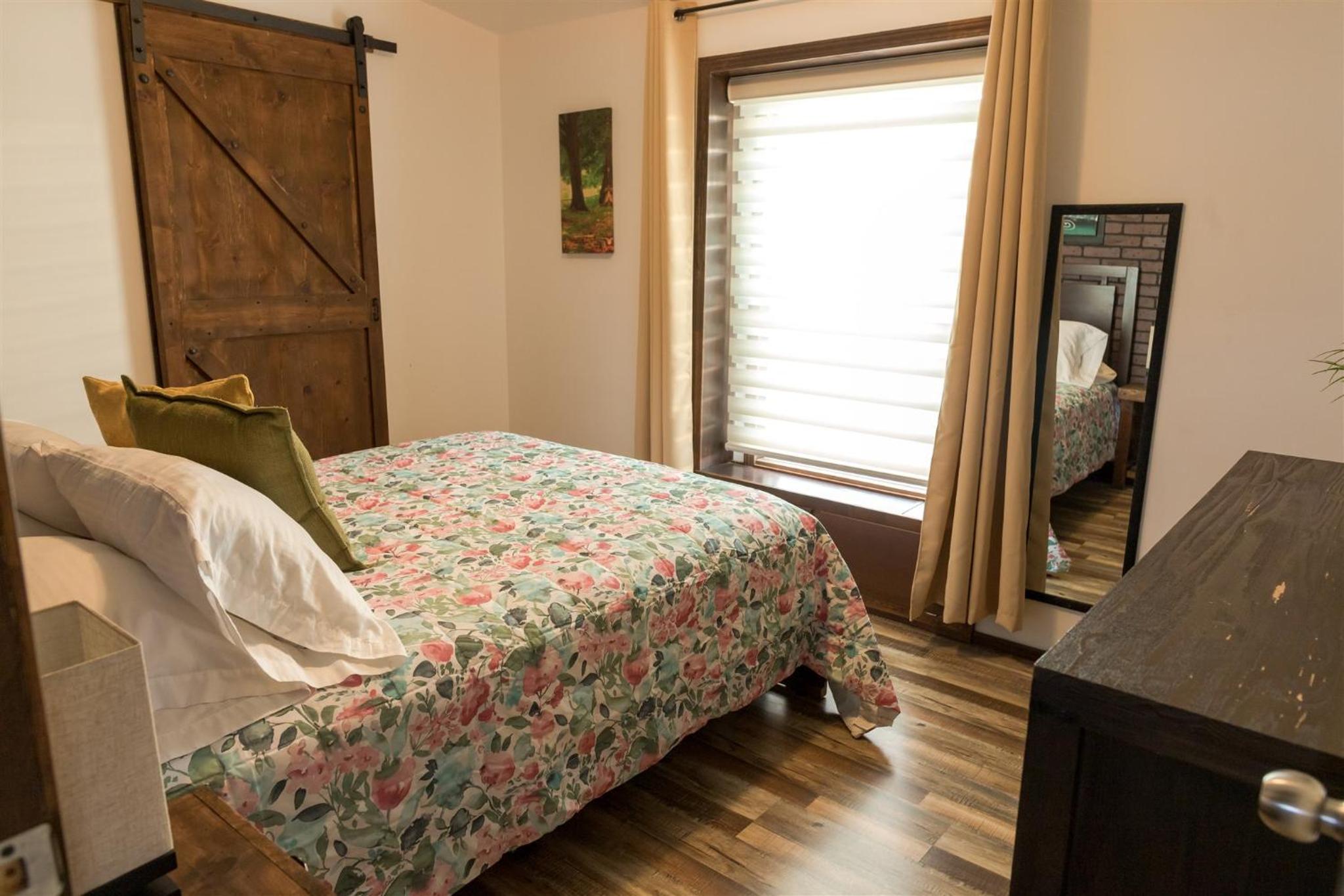Two-Bedroom House - Photo 13