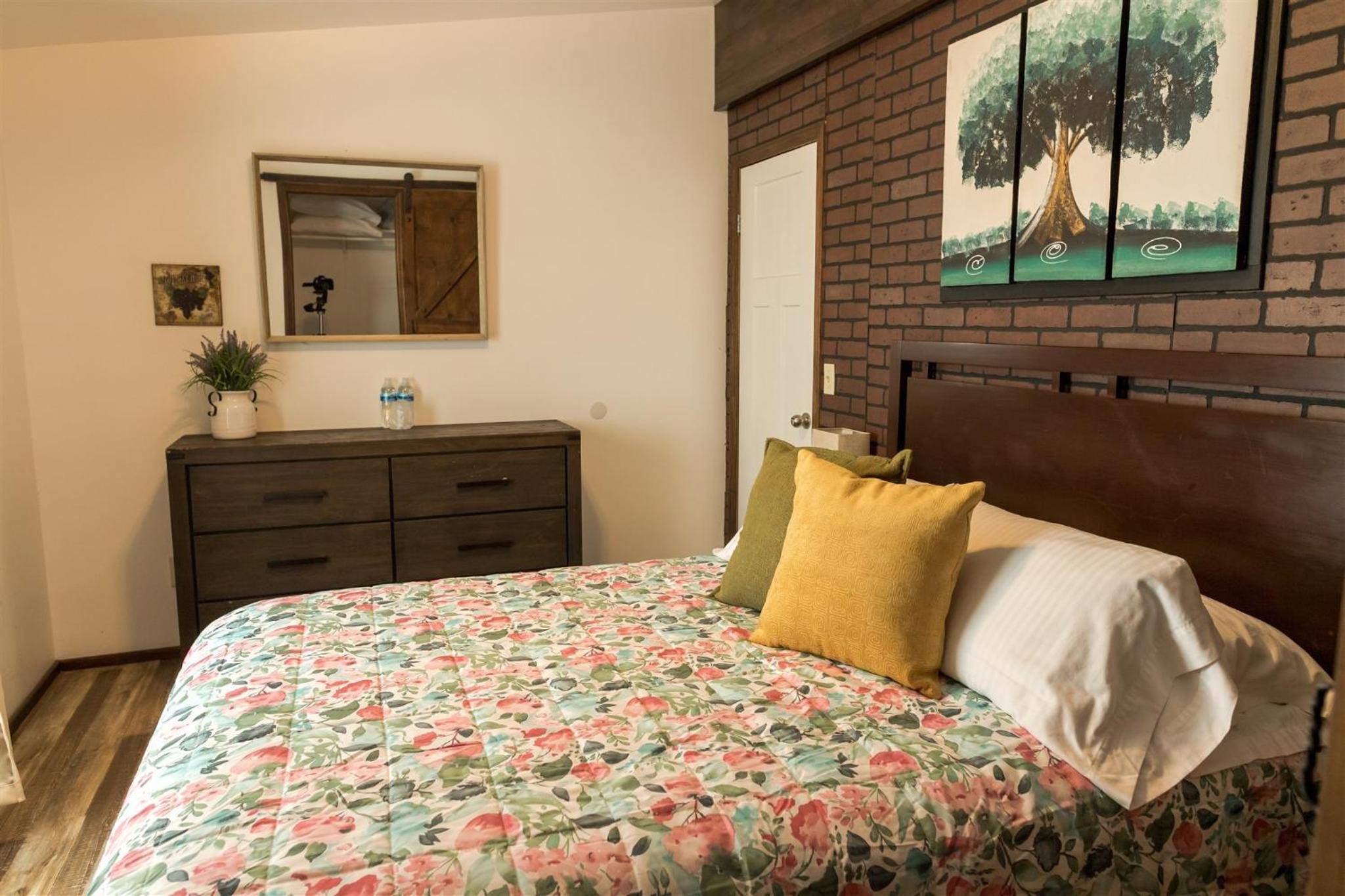 Two-Bedroom House - Photo 12