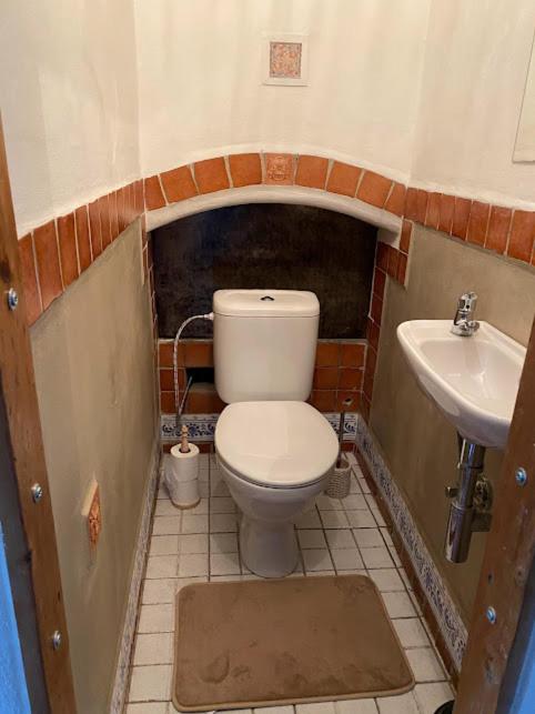 One-Bedroom Apartment - Photo 3
