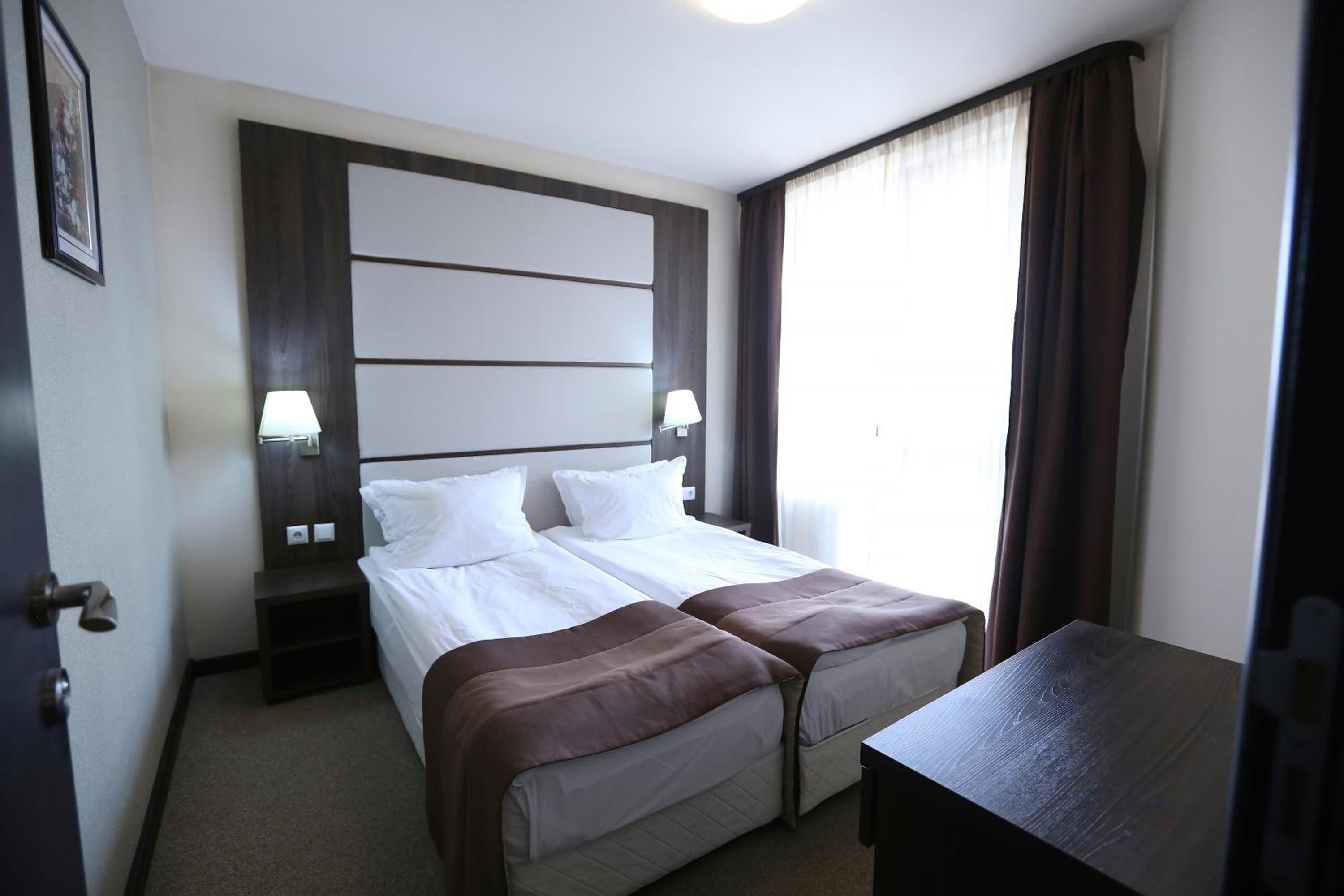 Large Double Room (Accommodation Only) photo 3