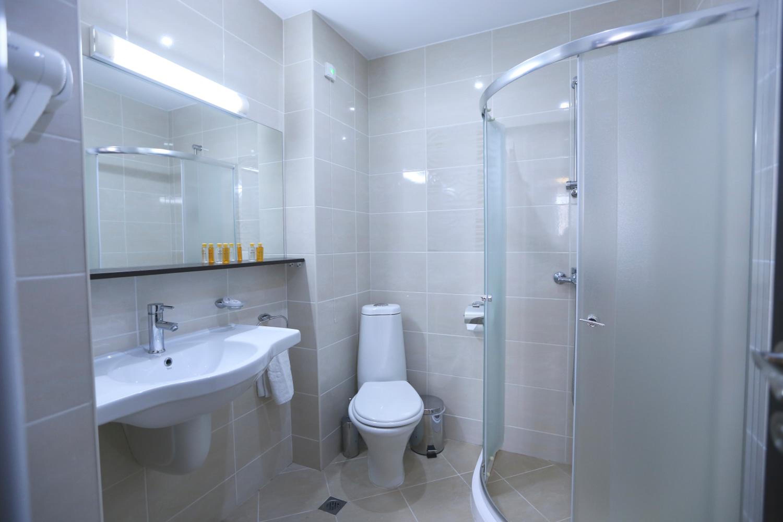 Large Double Room (Accommodation Only) photo 2