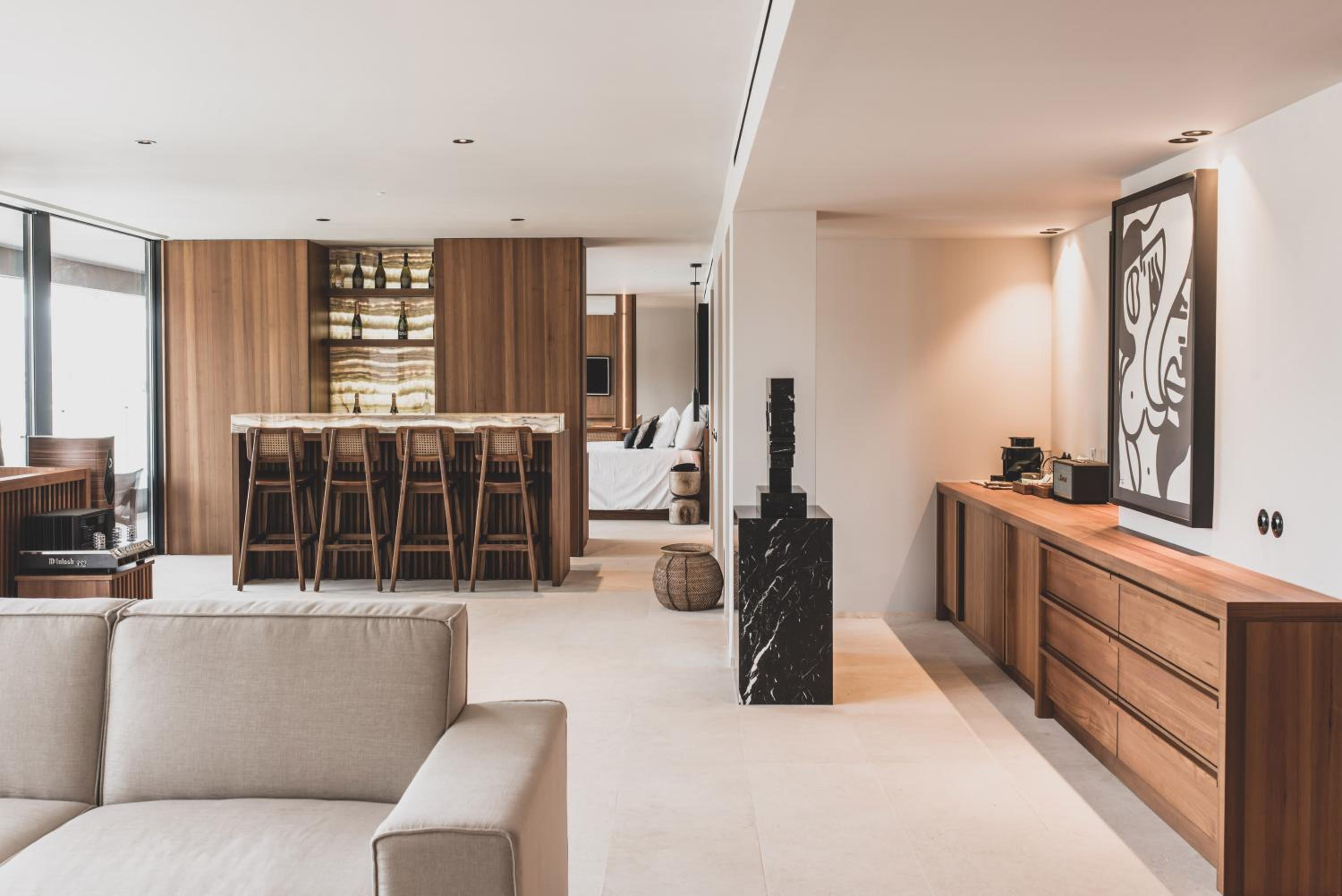 Signature Suite (Non Smoking) photo 3