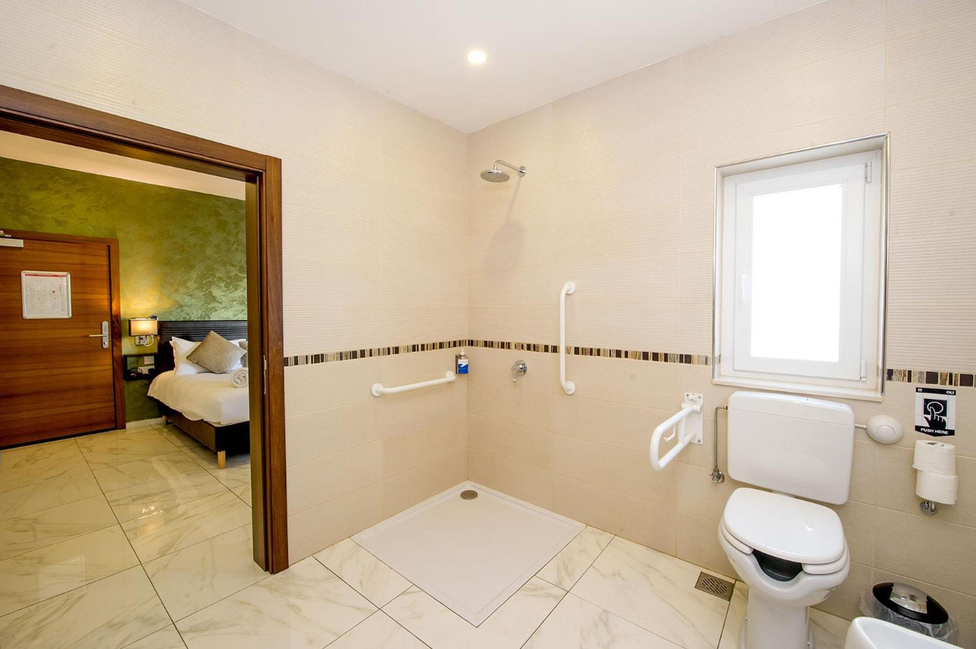 Deluxe Double Room - Photo 9