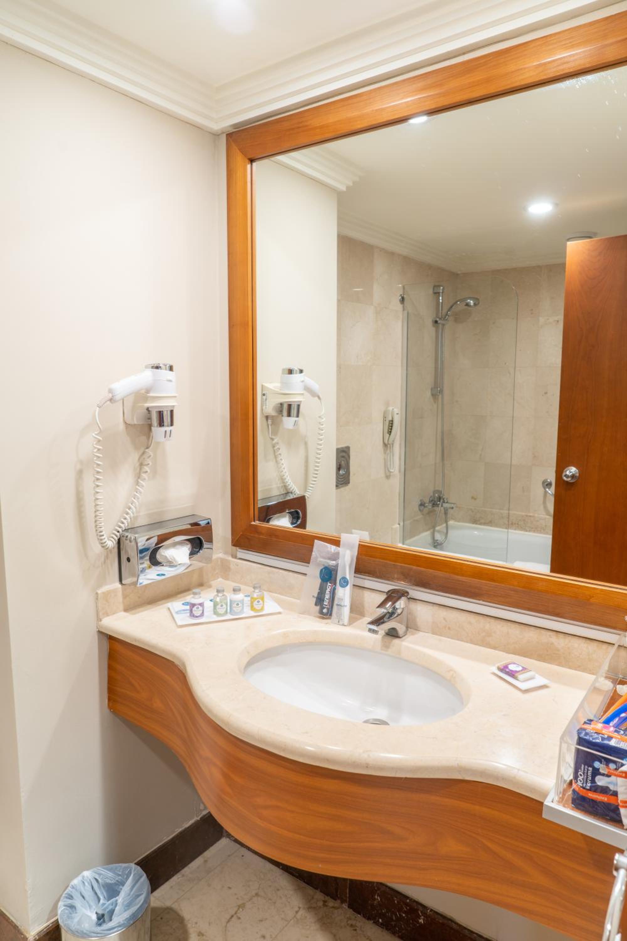 Double Room - Photo 7