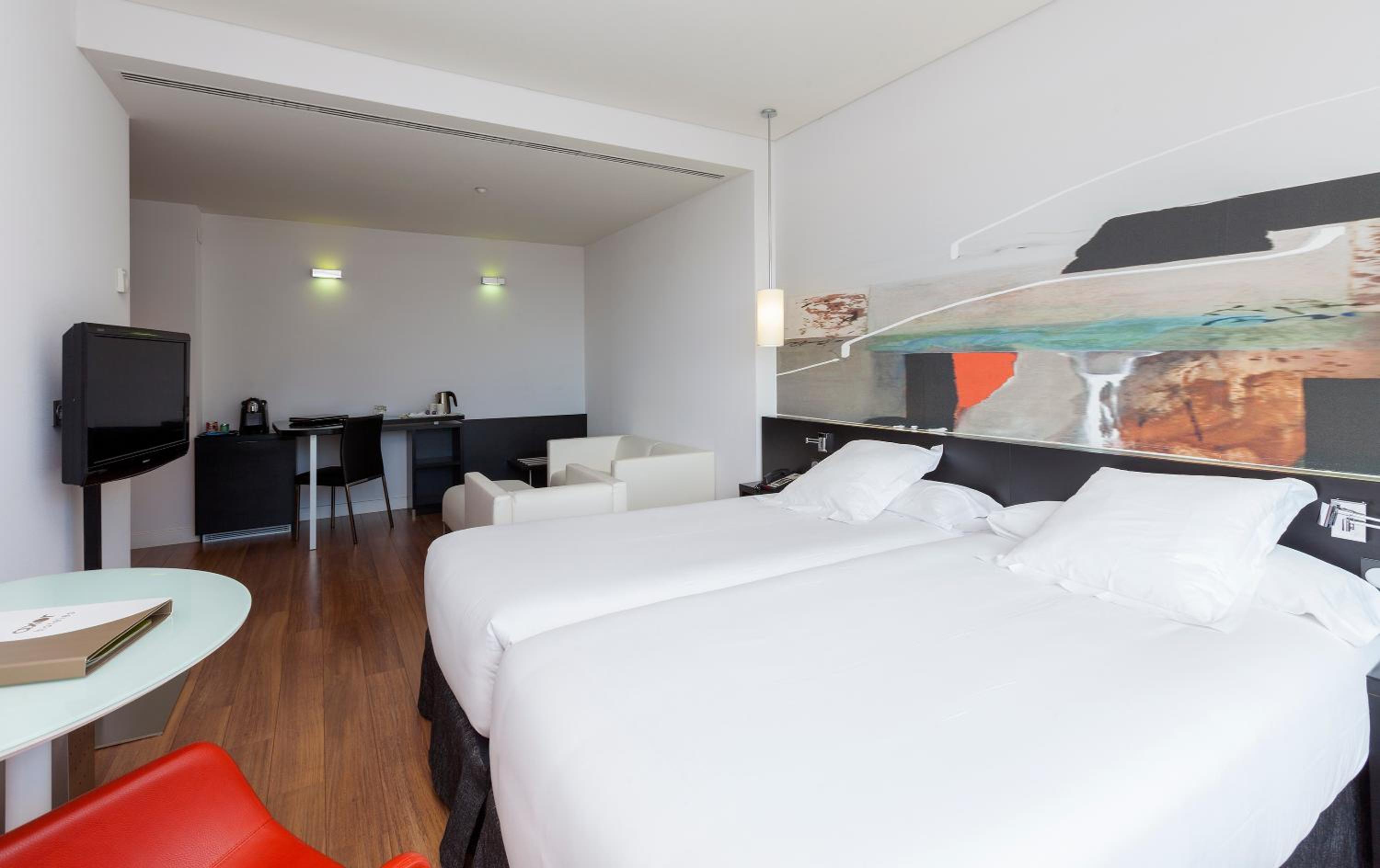  Executive Double or Twin Room with free airport shuttle - Photo 15