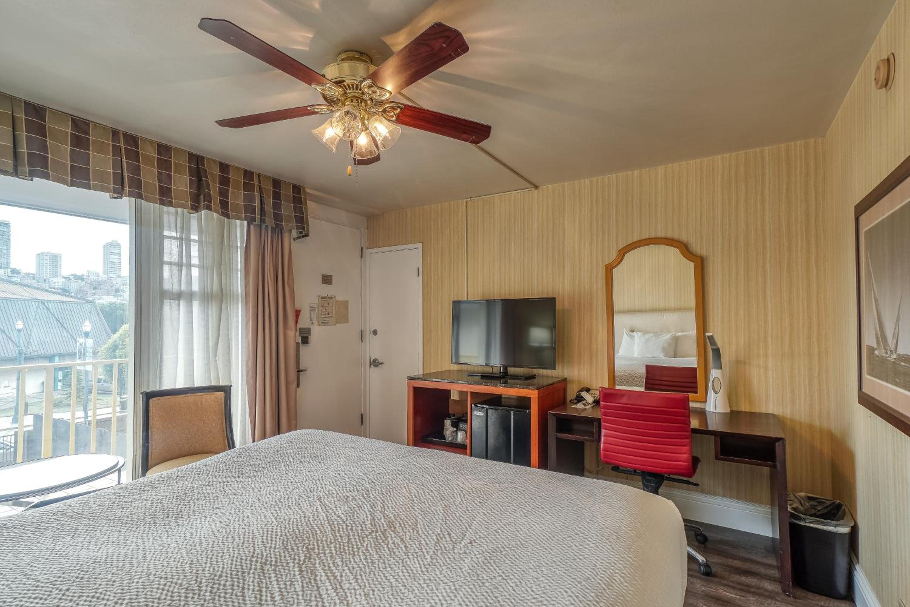 Classic Room, 1 King Bed - Photo 1