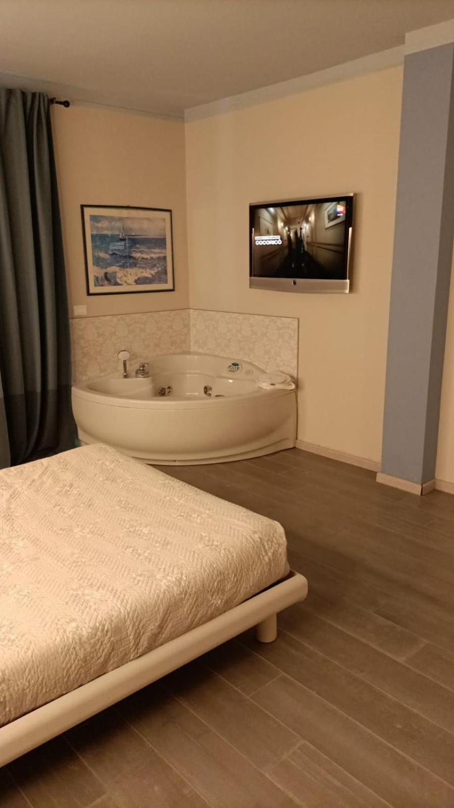 One-Bedroom Apartment - Photo 1
