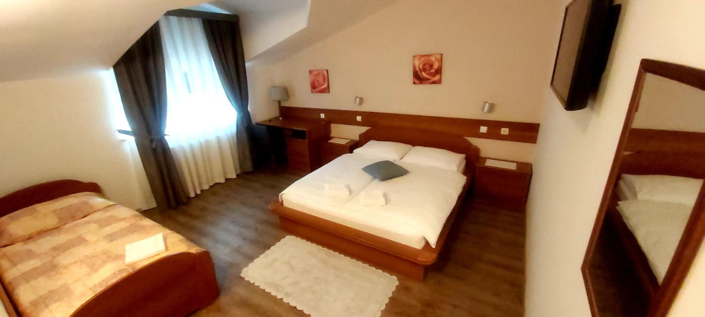 Double or Twin Room with Extra Bed photo 2