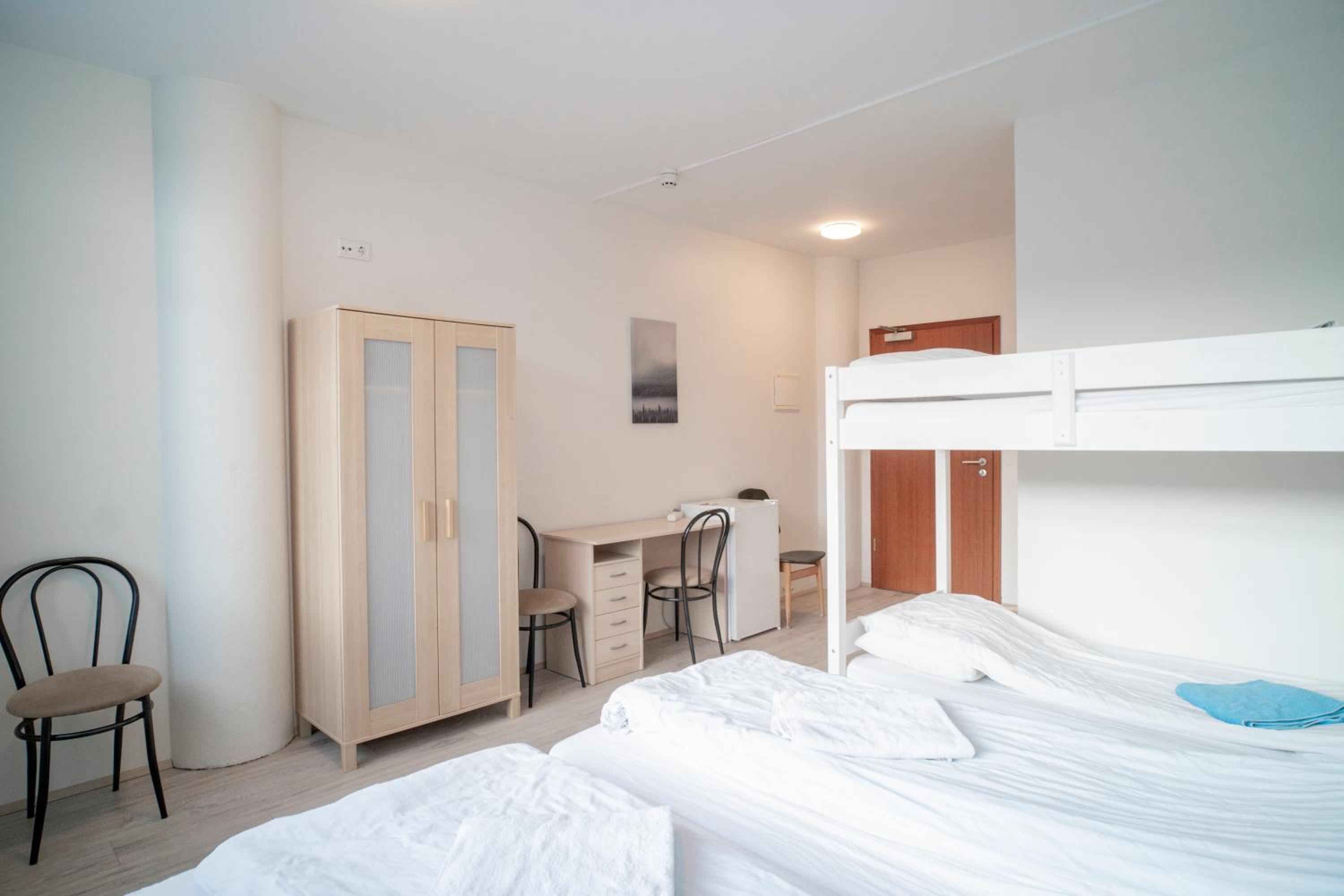 Quadruple Room with Private Bathroom - Photo 6