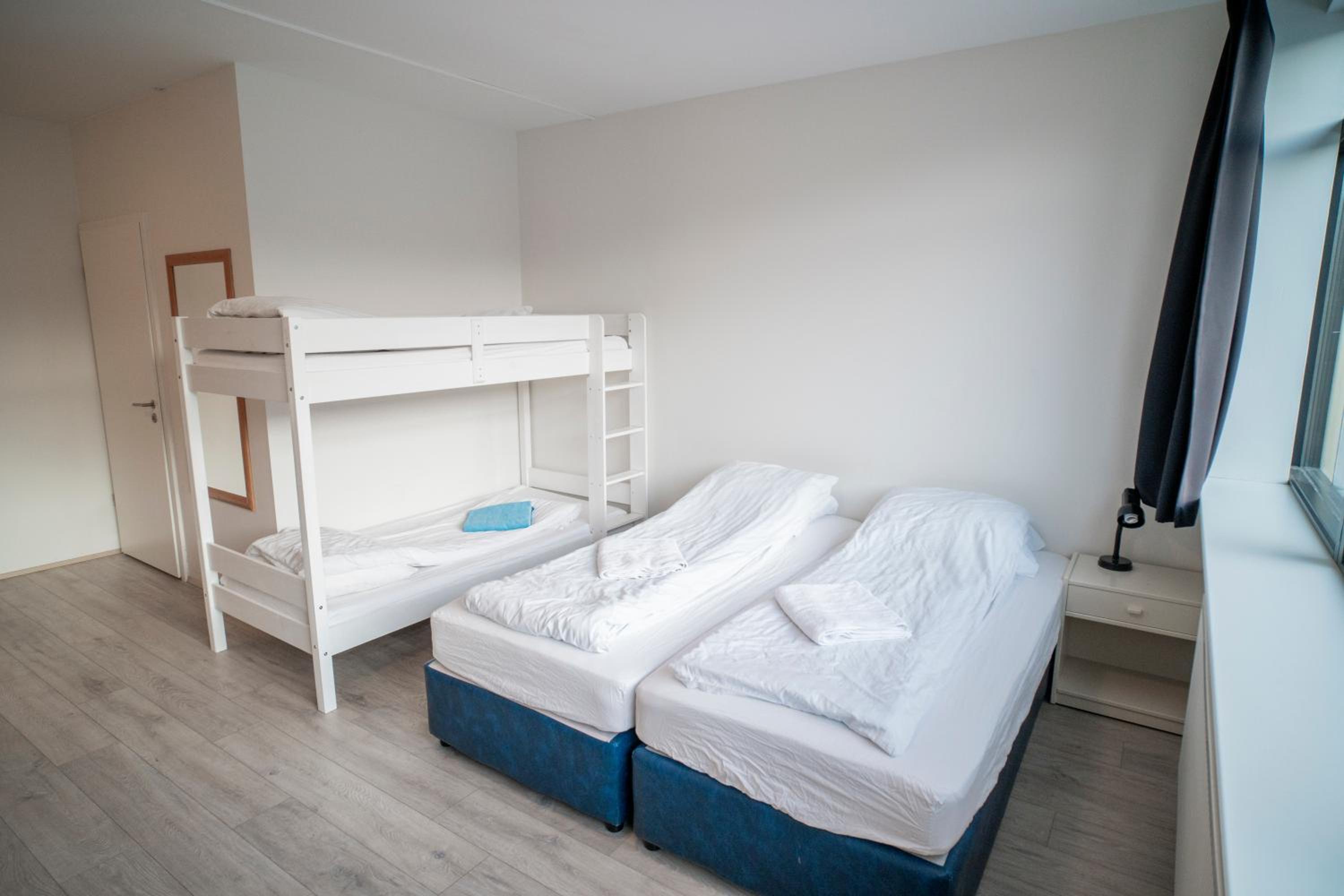 Quadruple Room with Private Bathroom - Photo 2