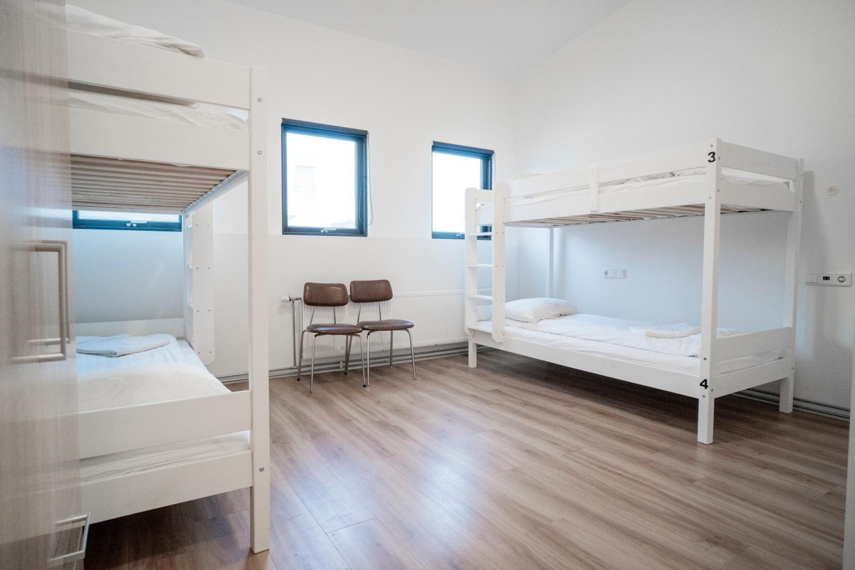 Quadruple Room with Private Bathroom - Photo 5