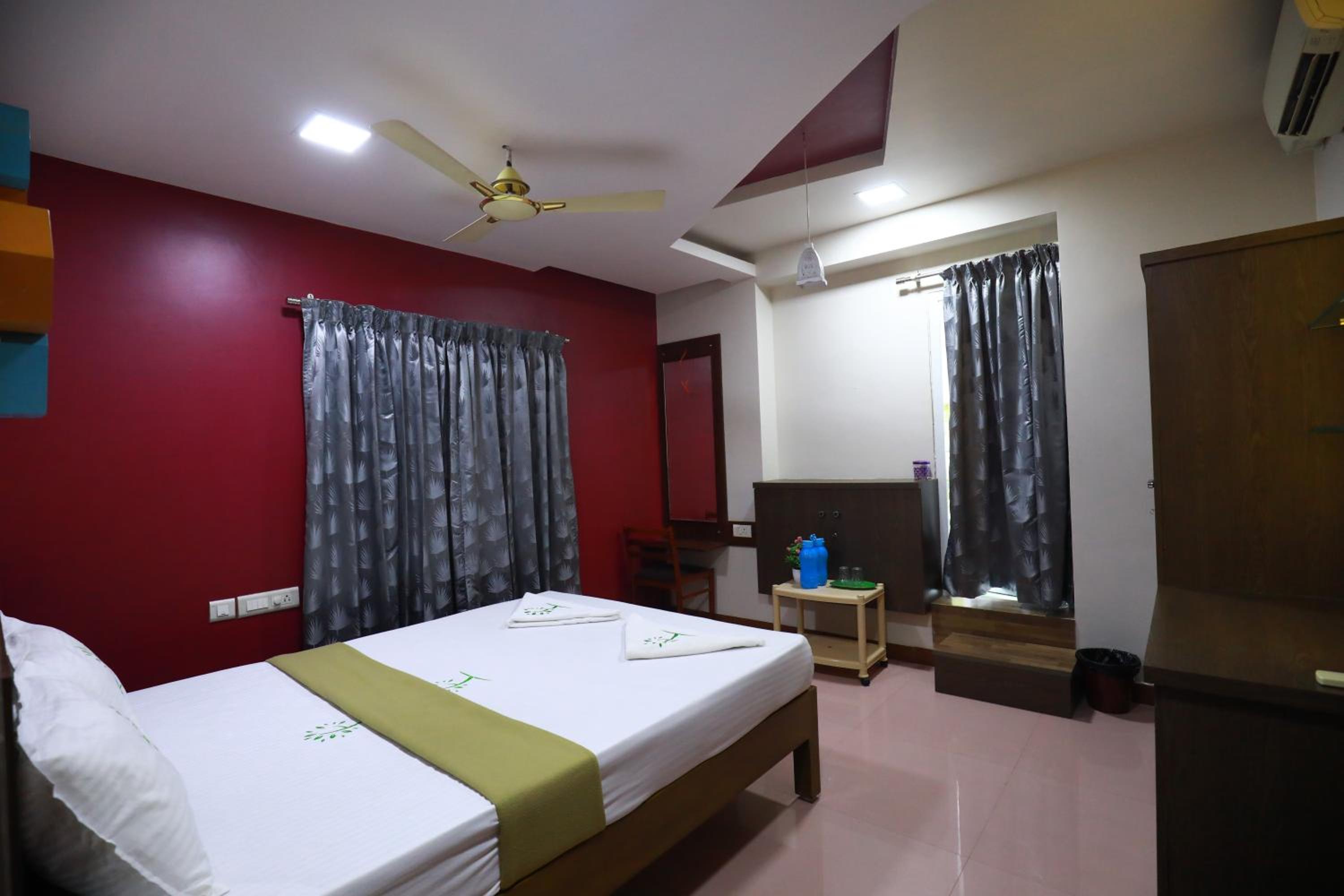 Deluxe Room - Photo 3