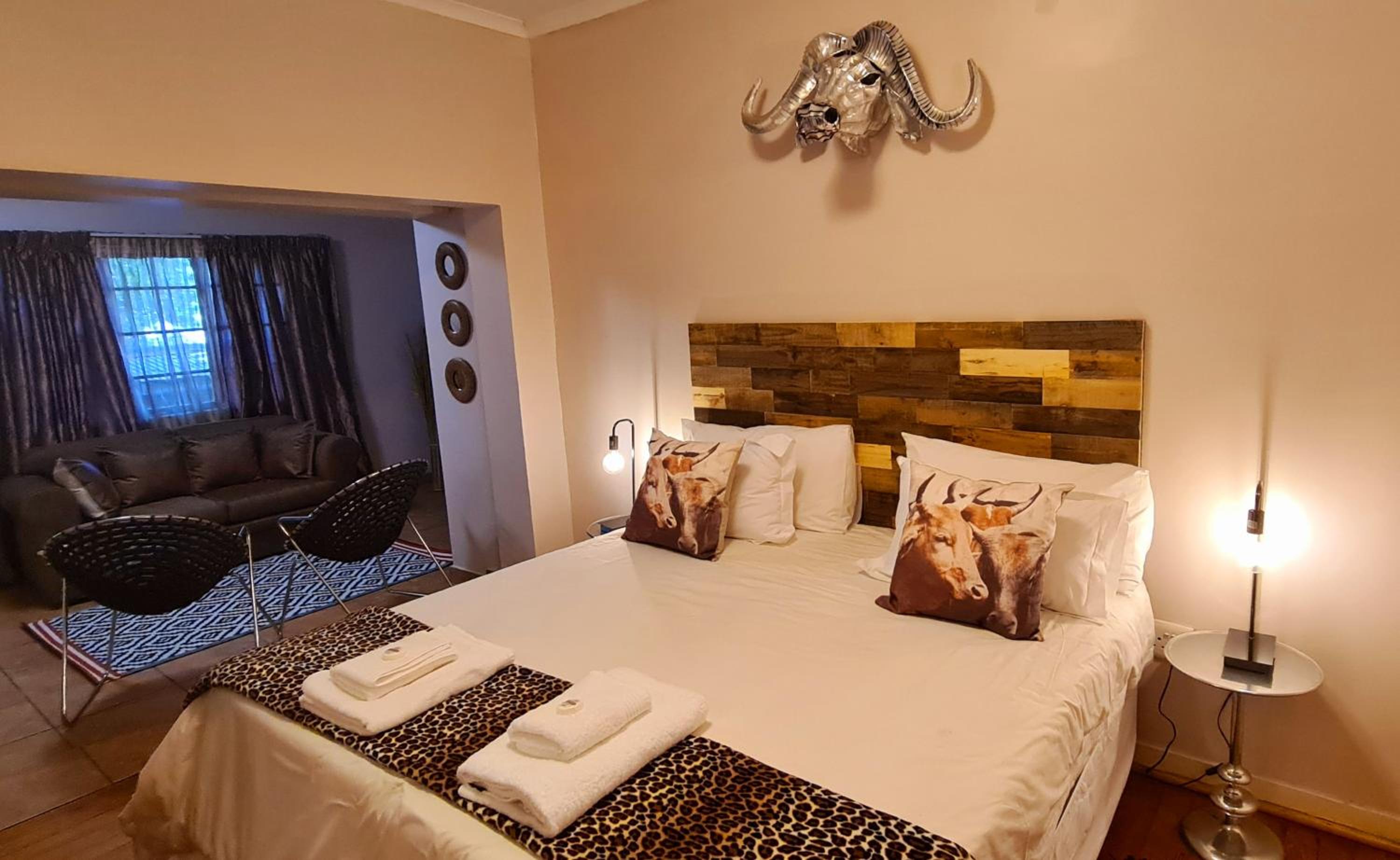 Luxury Suite with Sleeper couch