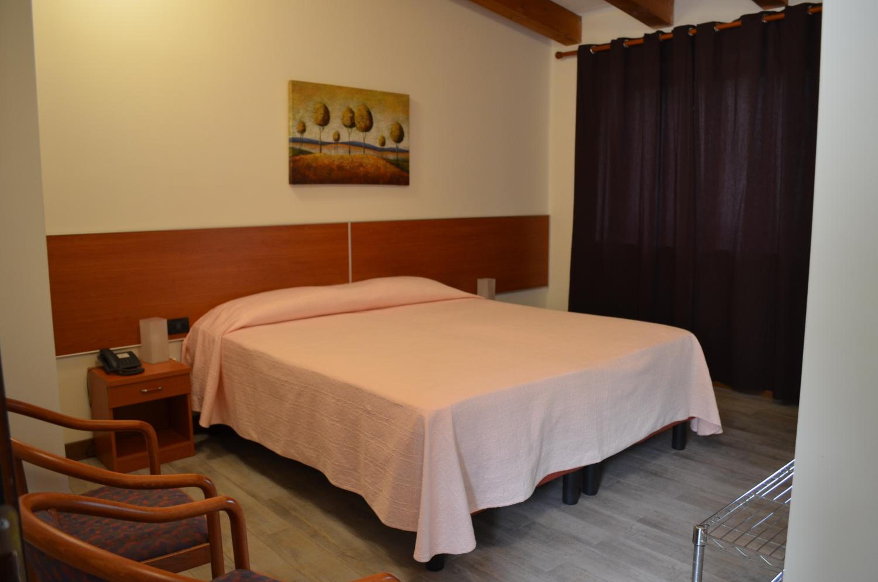 Double or Twin Room - Photo 3