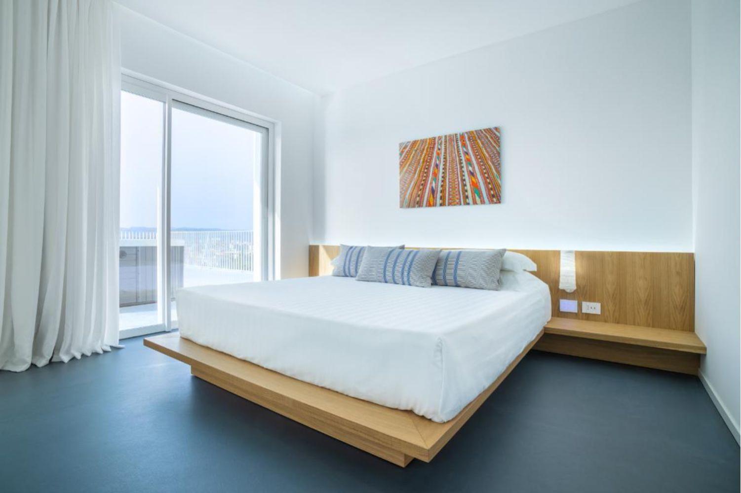 Executive Suite - Photo 1