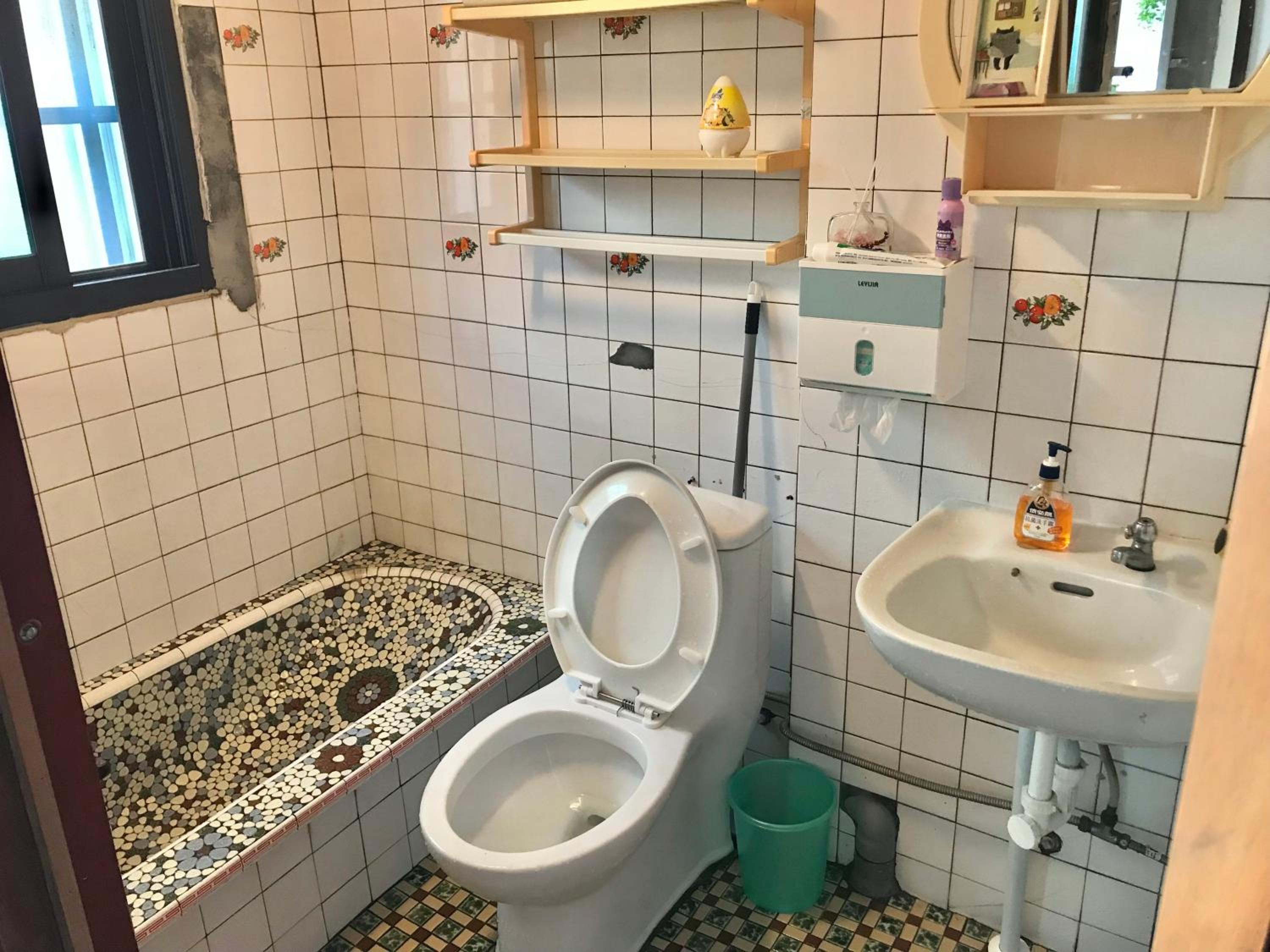 Double Room with Shared Bathroom photo 2