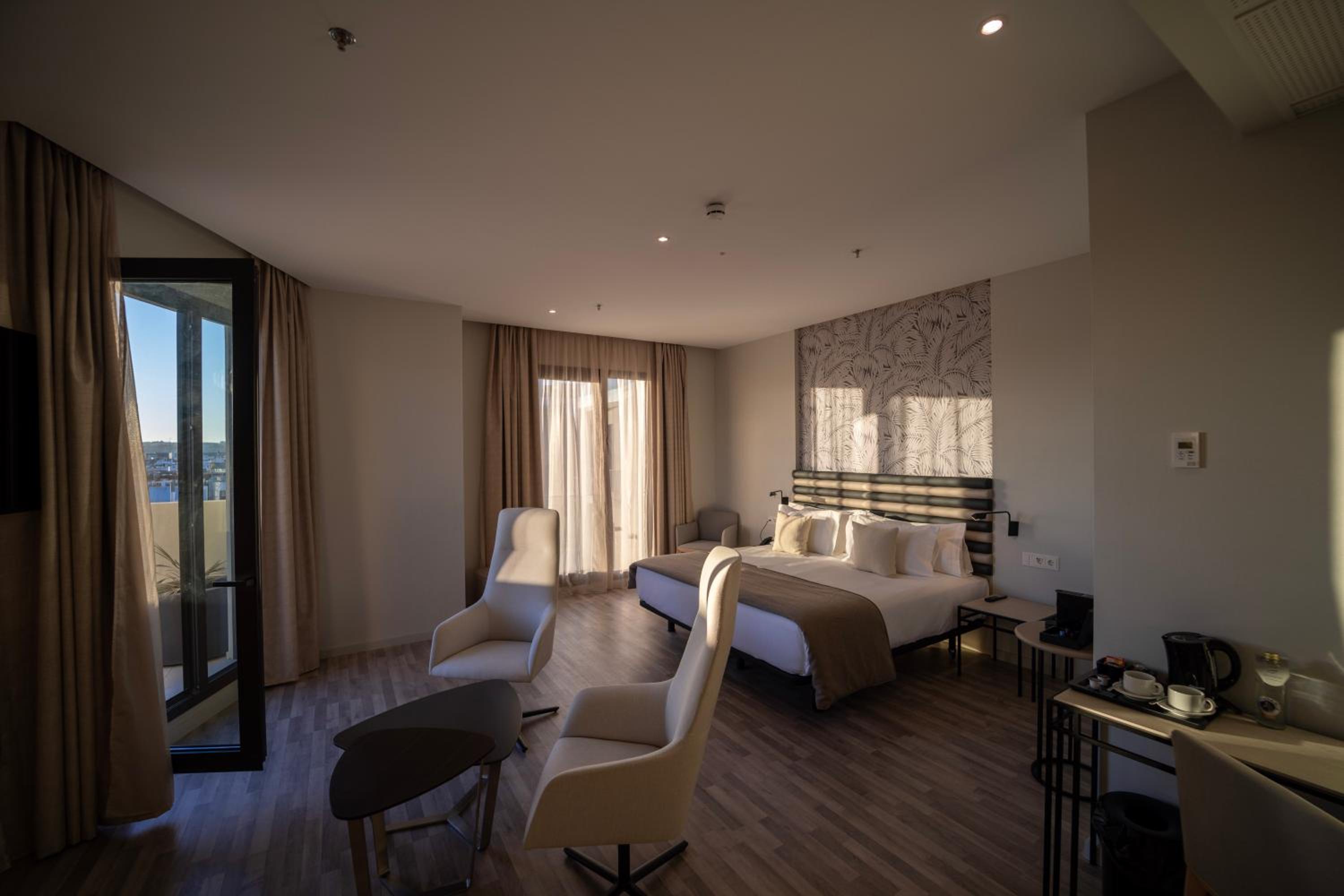 Suite - Photo 5