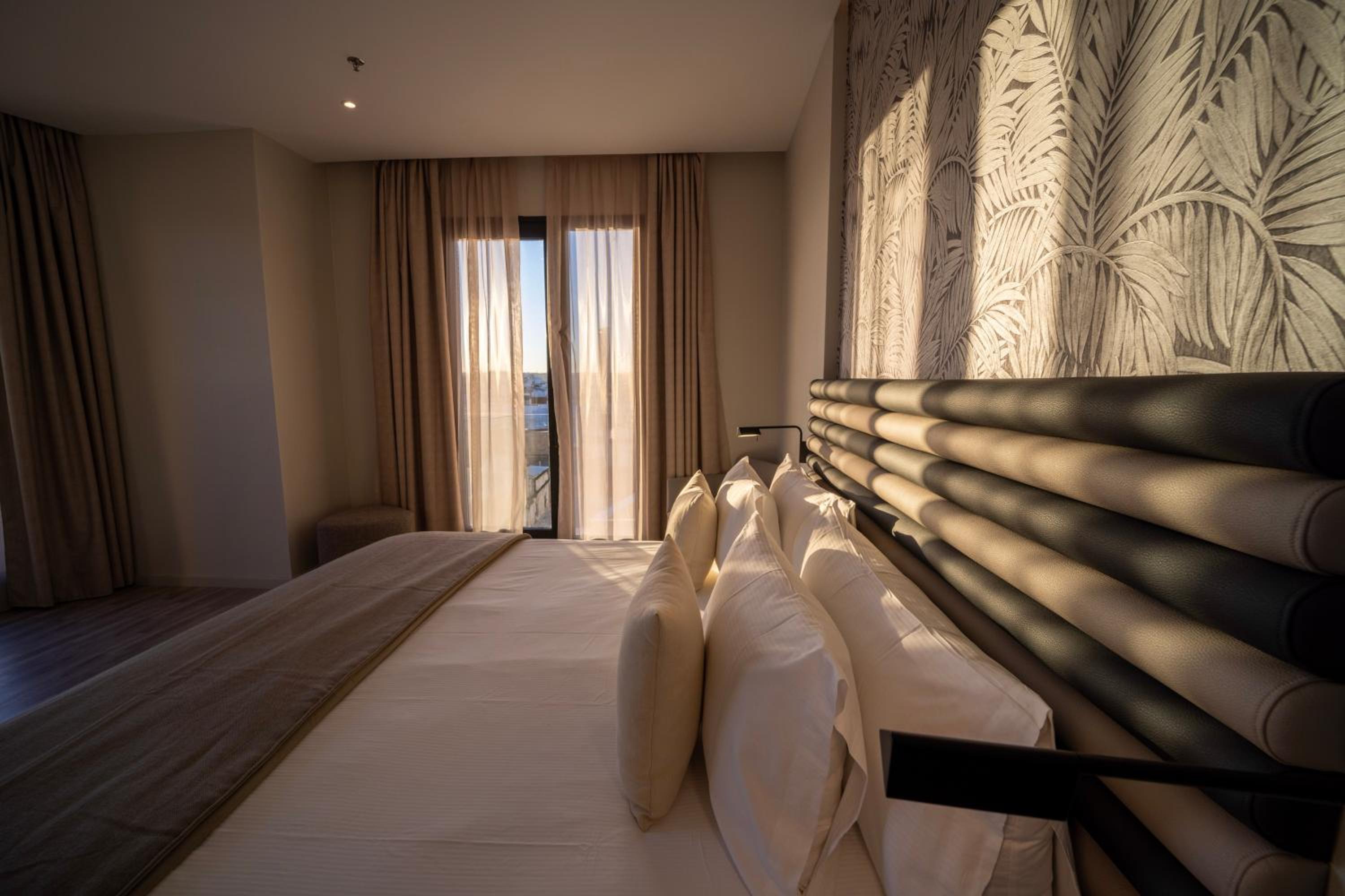 Suite - Photo 1