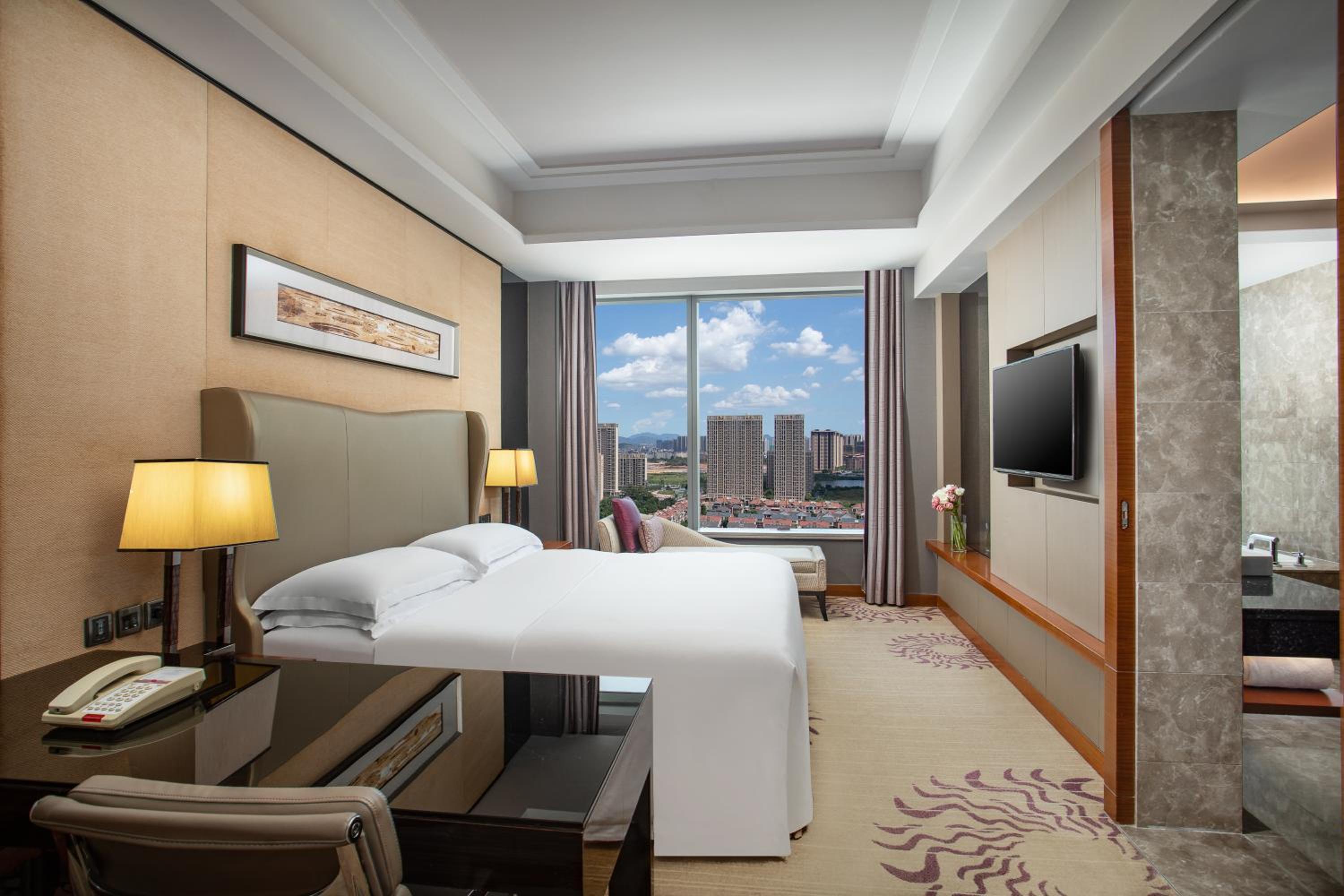Standard King Room photo 1