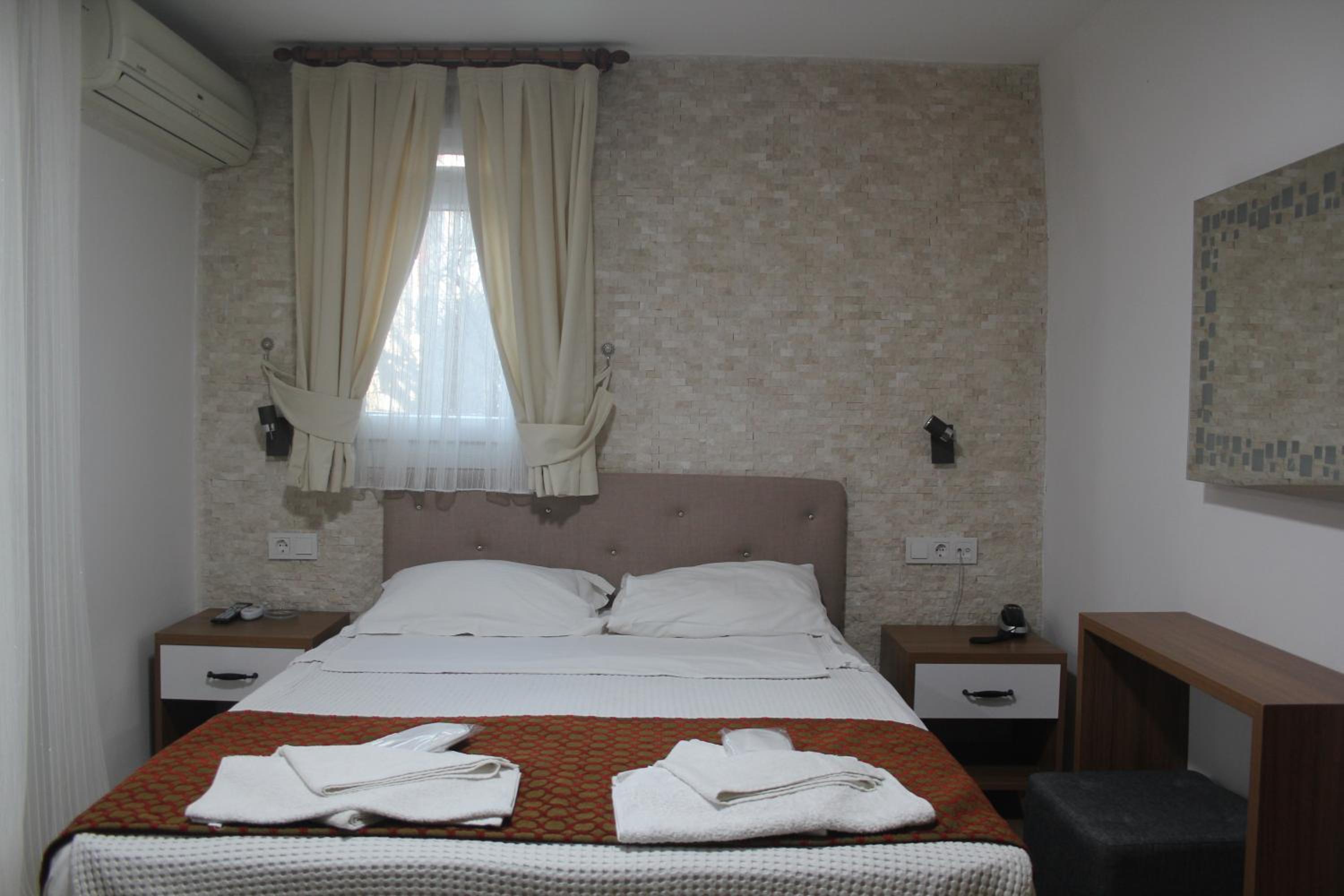 Deluxe Double Room with Balcony photo 2