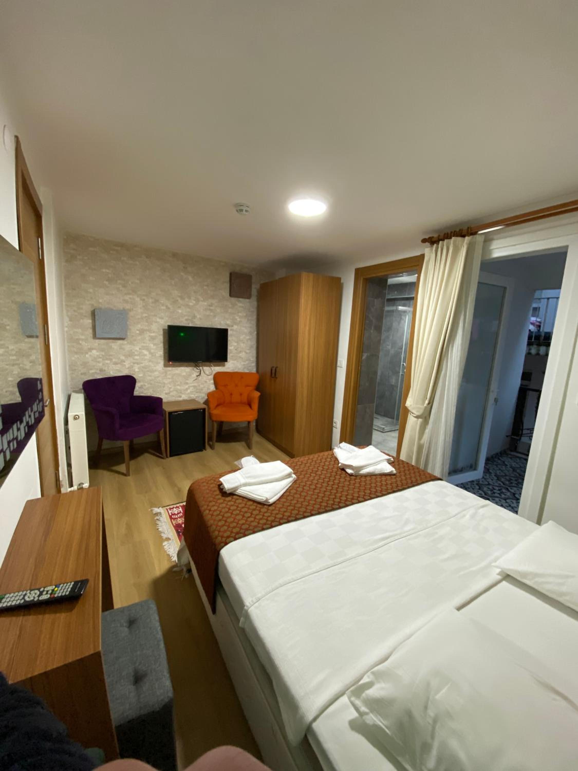 Deluxe Double Room with Balcony photo 1