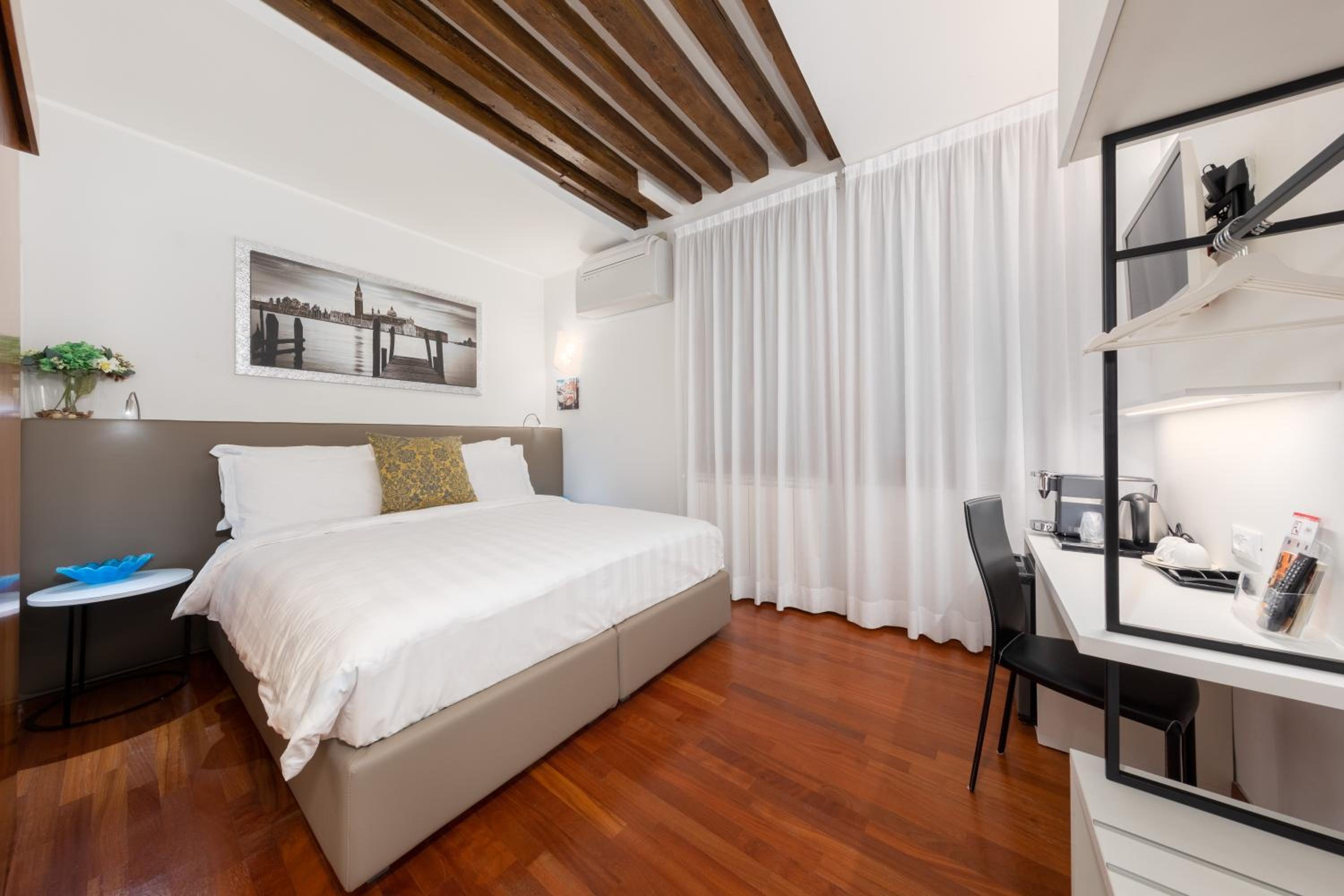 Double or Twin Room photo 1