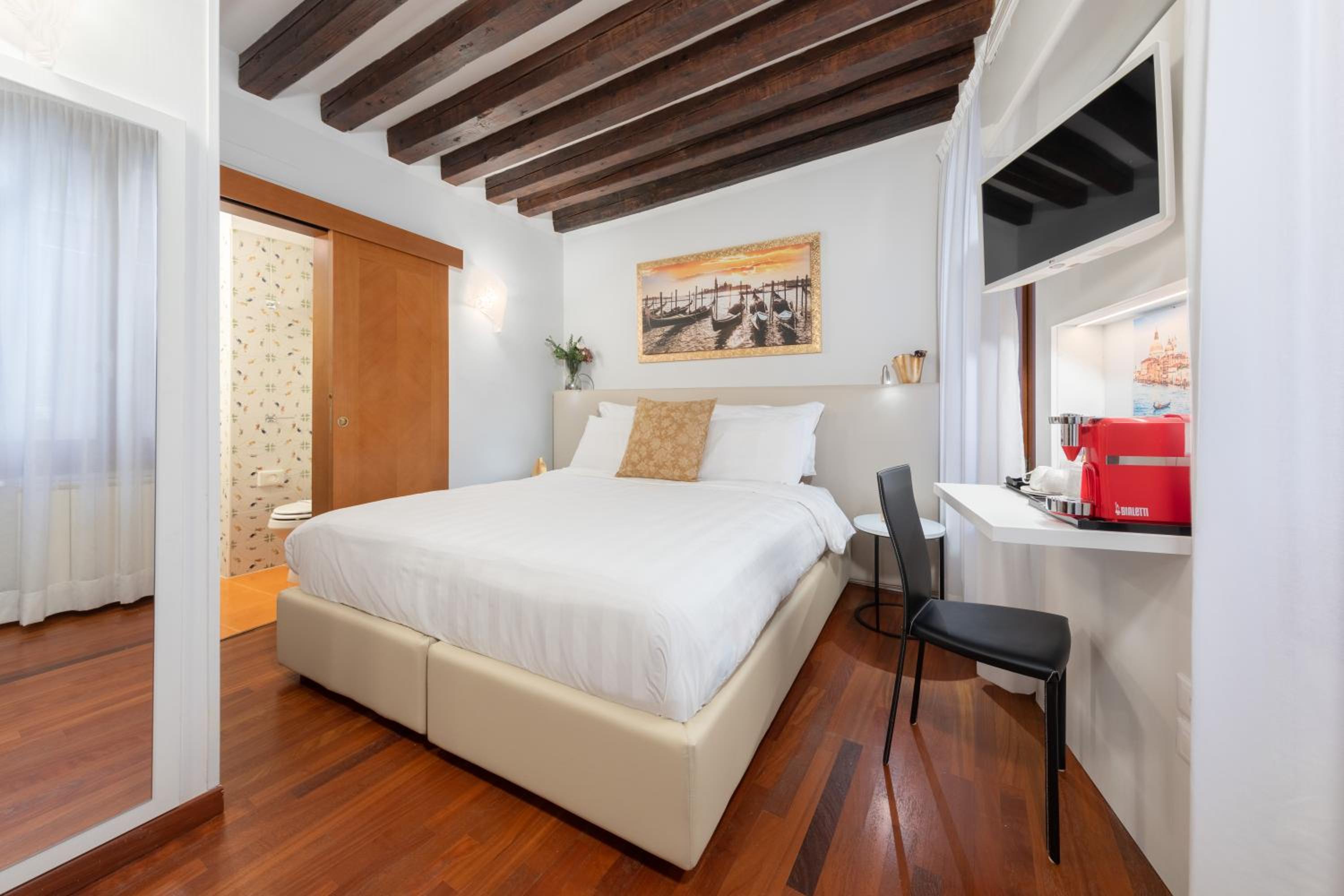 Double or Twin Room photo 1