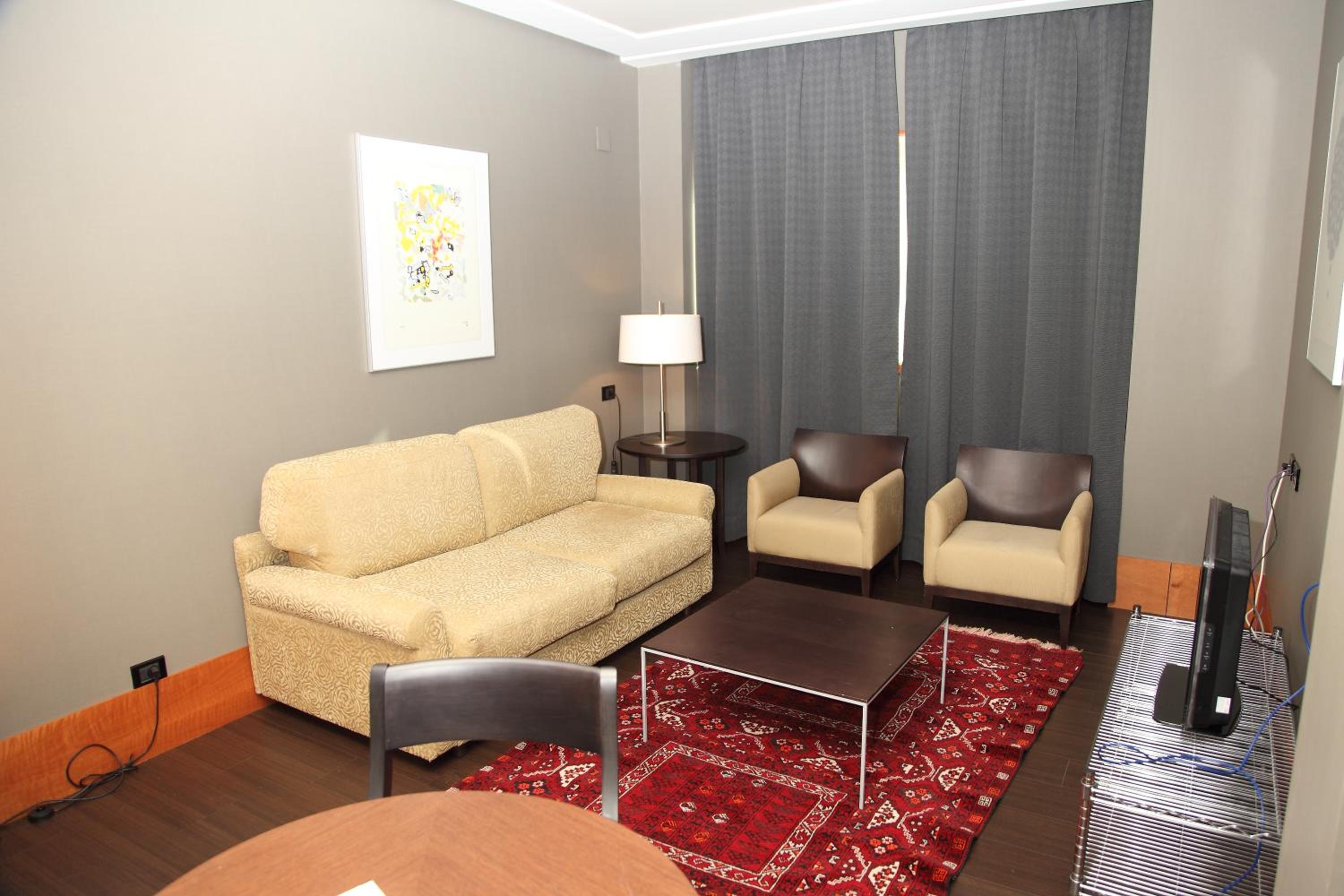 One-Bedroom Apartment - Photo 1