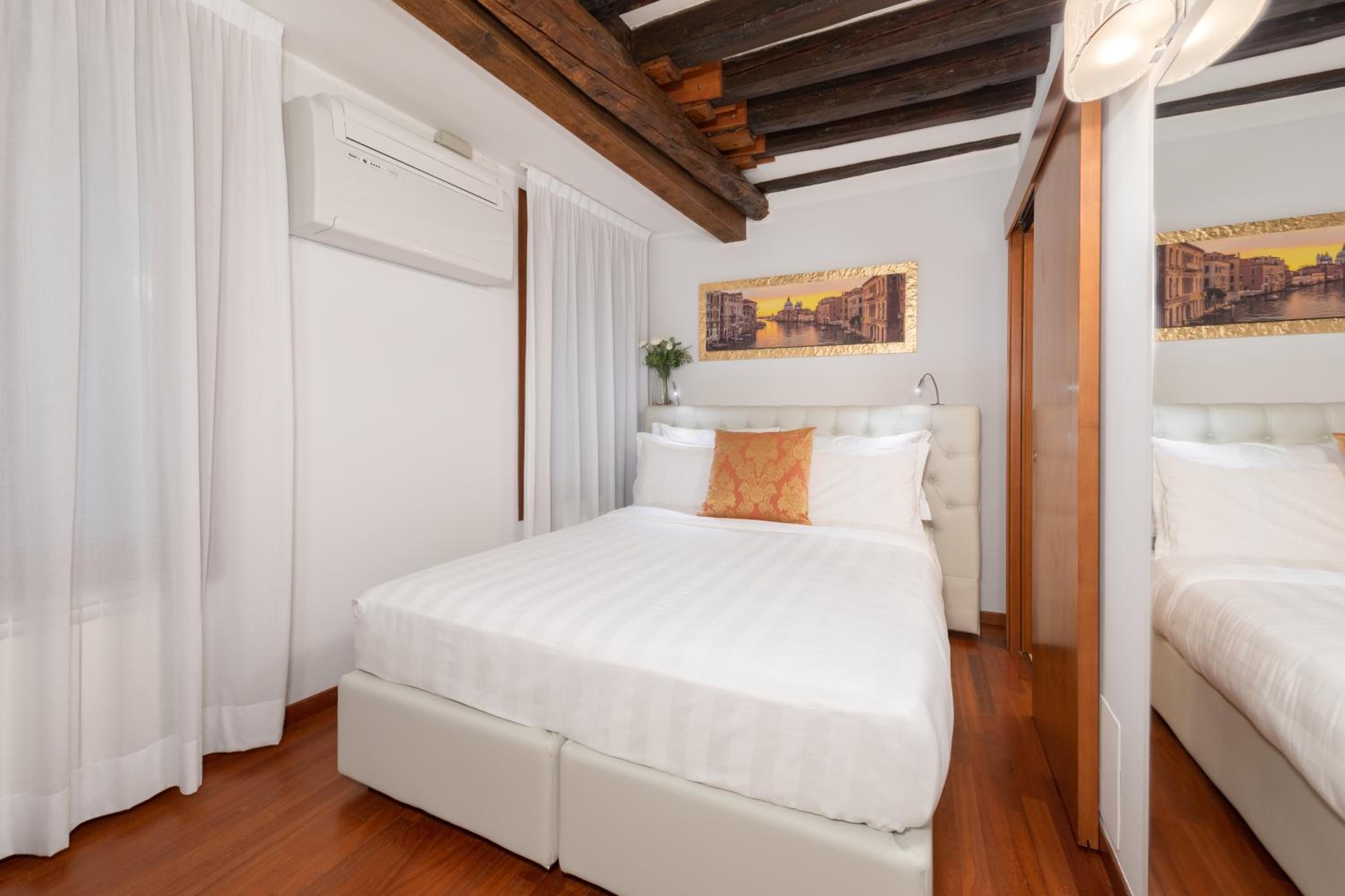 Economy Double Room photo 1