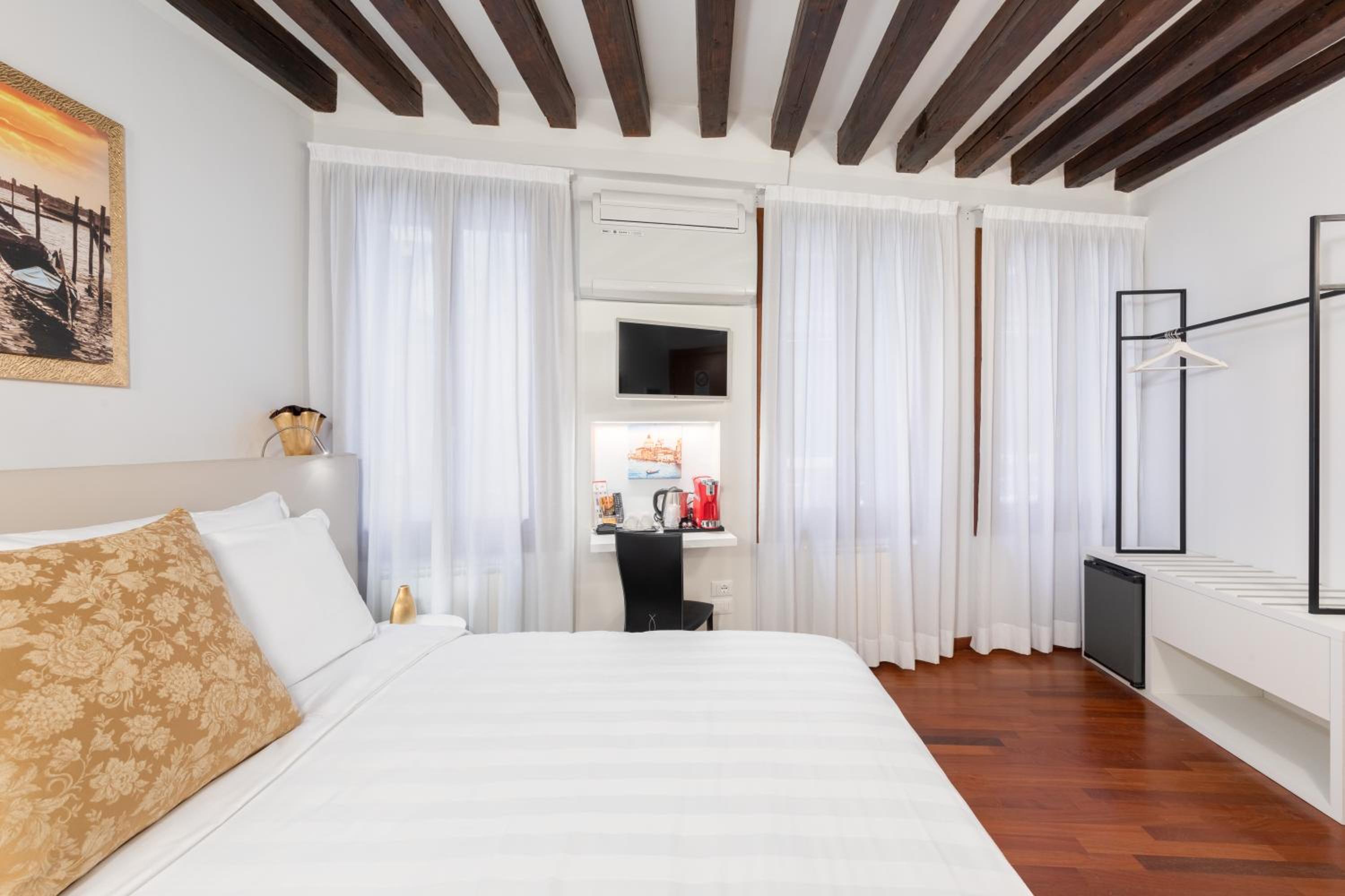Double or Twin Room photo 3