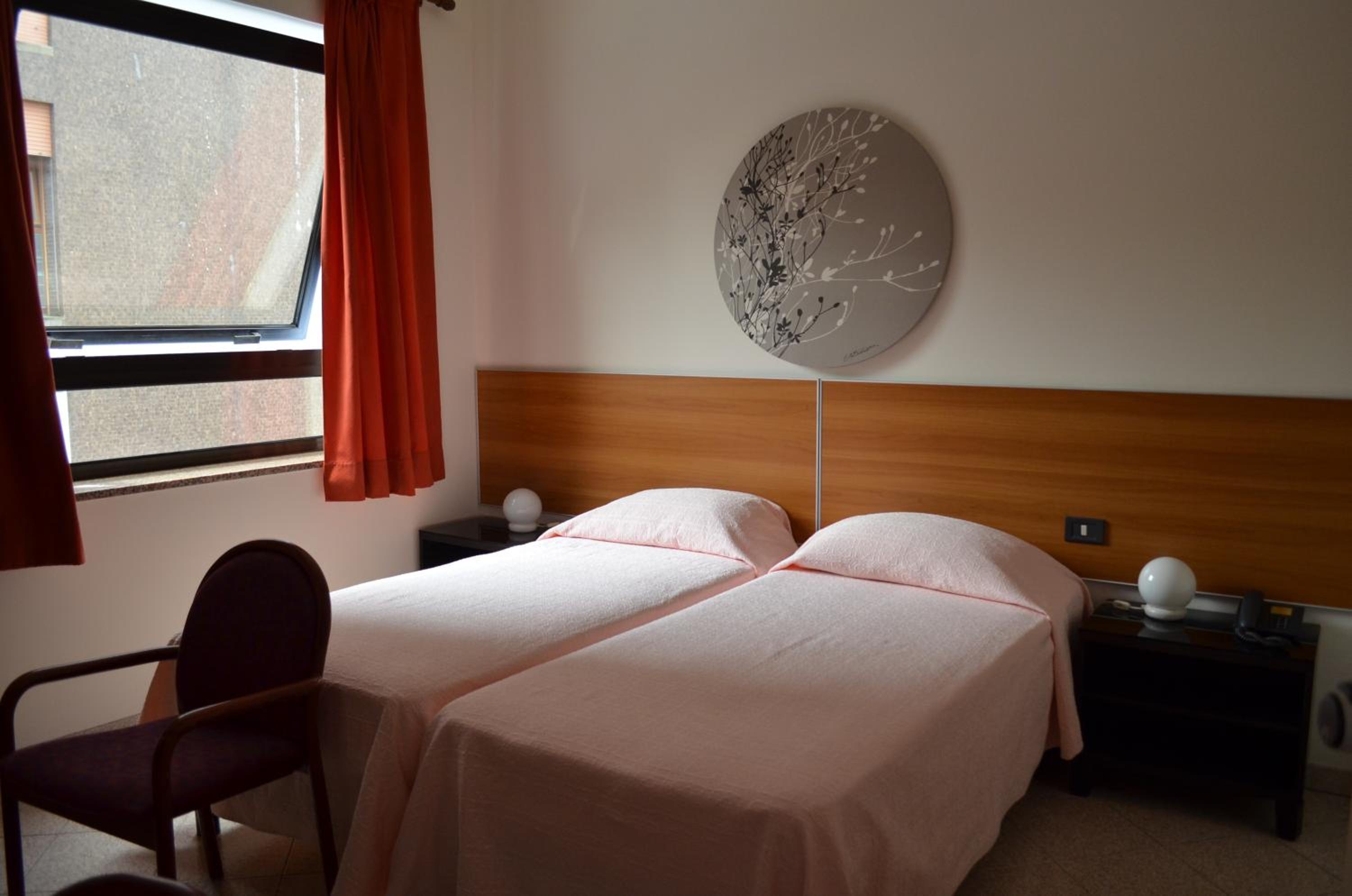 Double or Twin Room - Photo 10