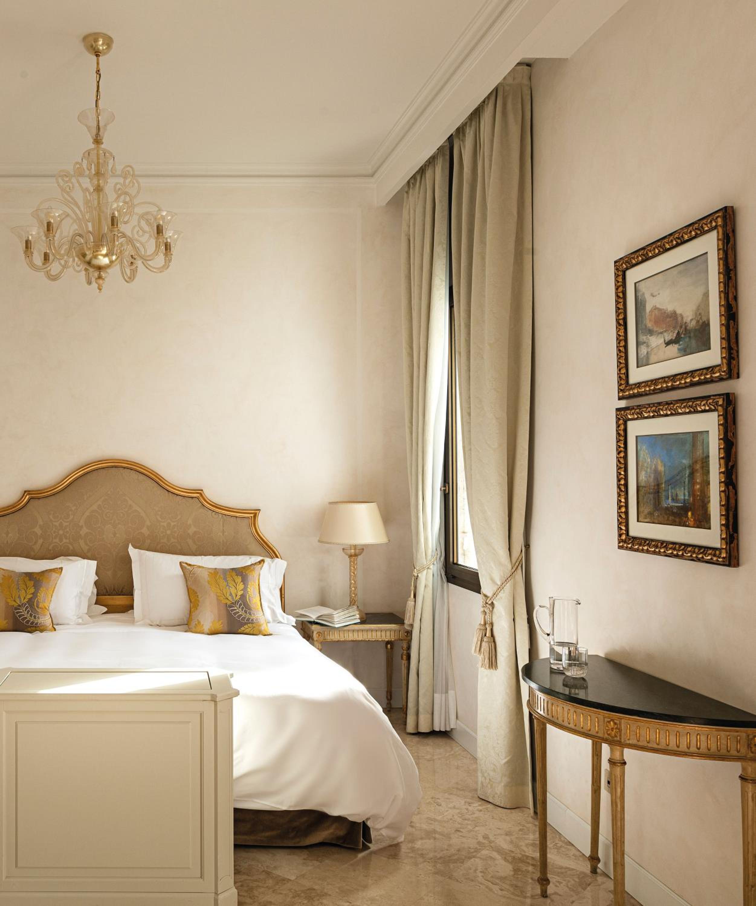 Superior Suite (Non Smoking)