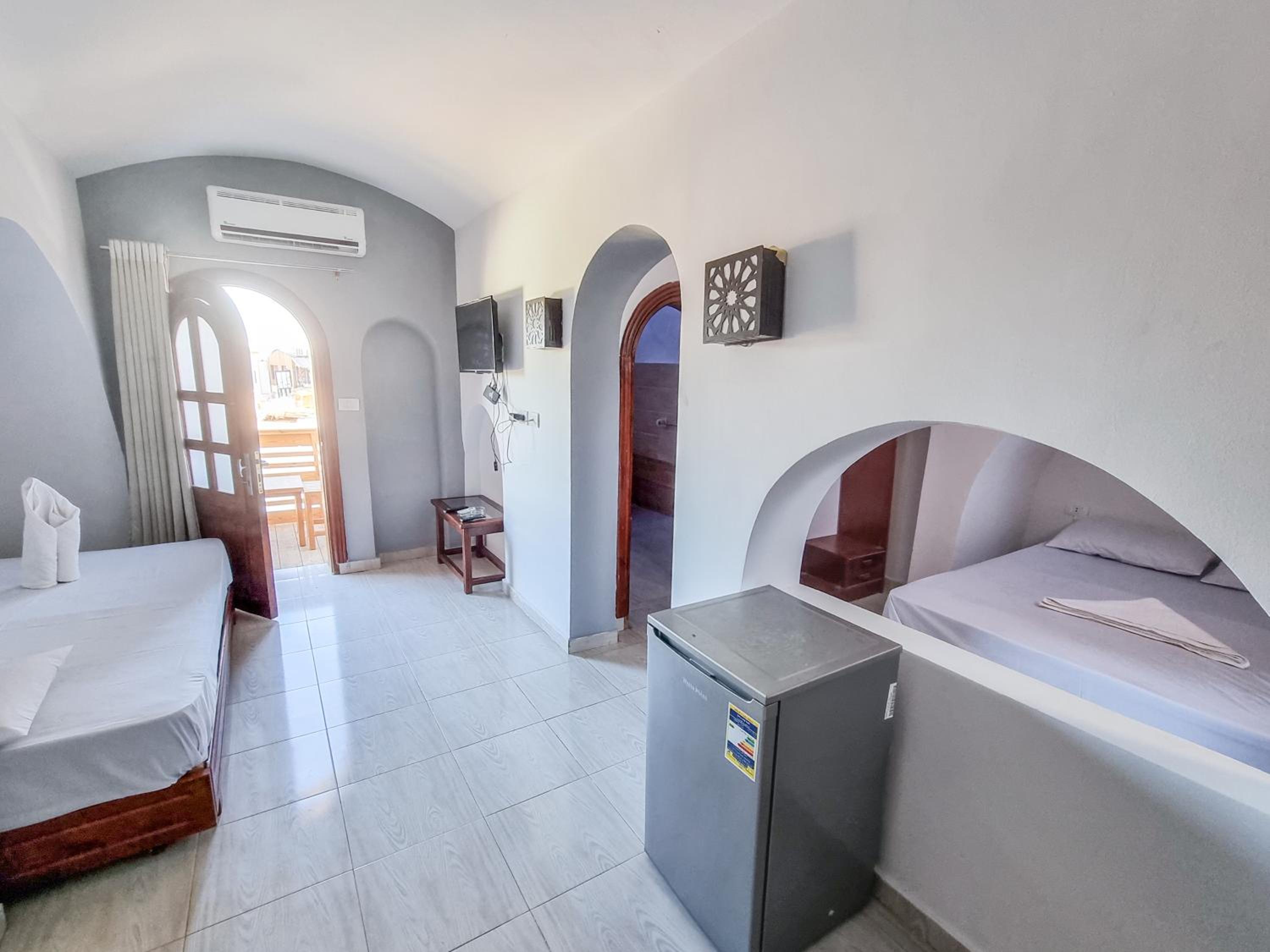 Deluxe Triple Room - Photo 7