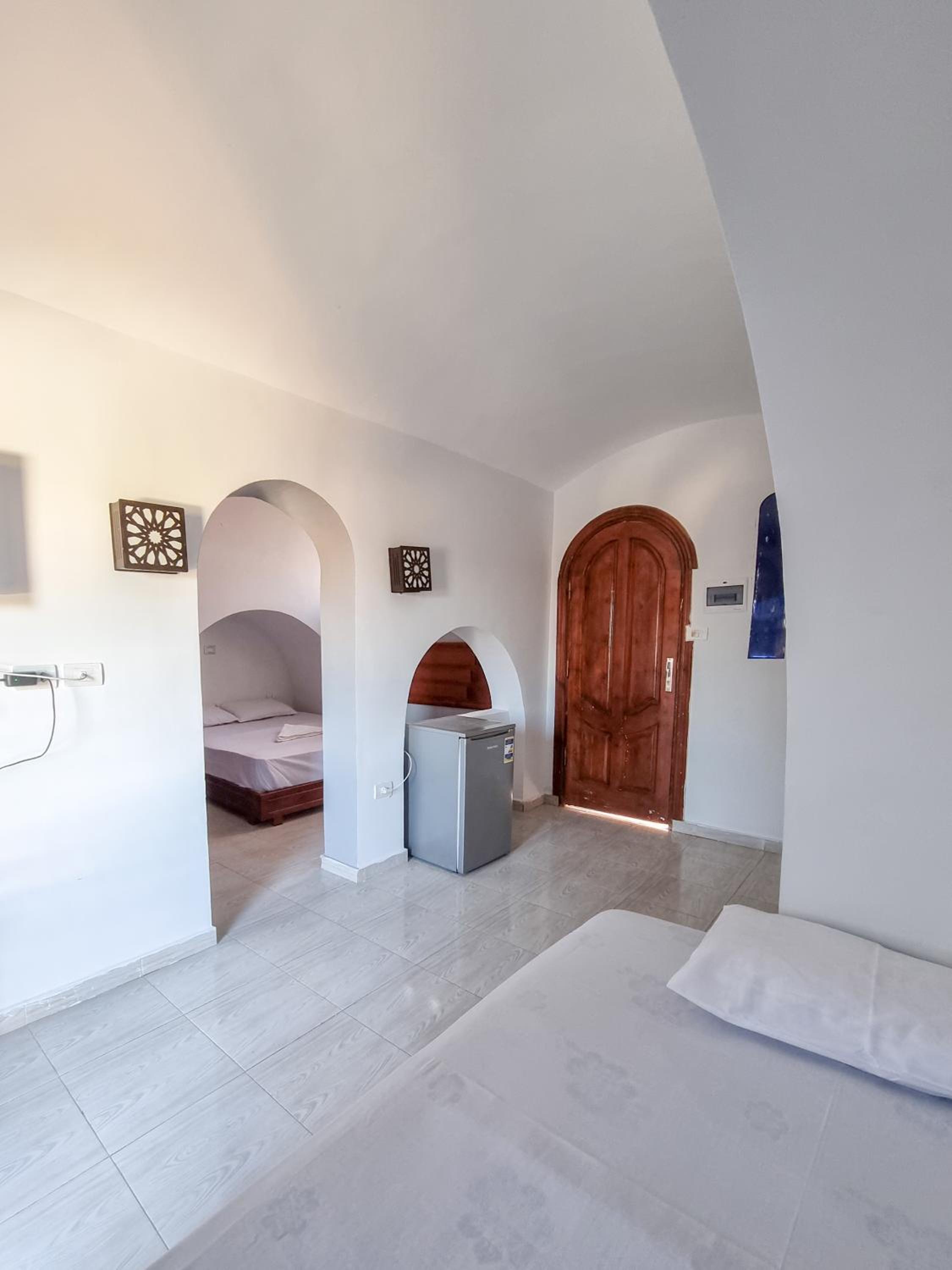 Double or Twin Room with Terrace - Photo 11