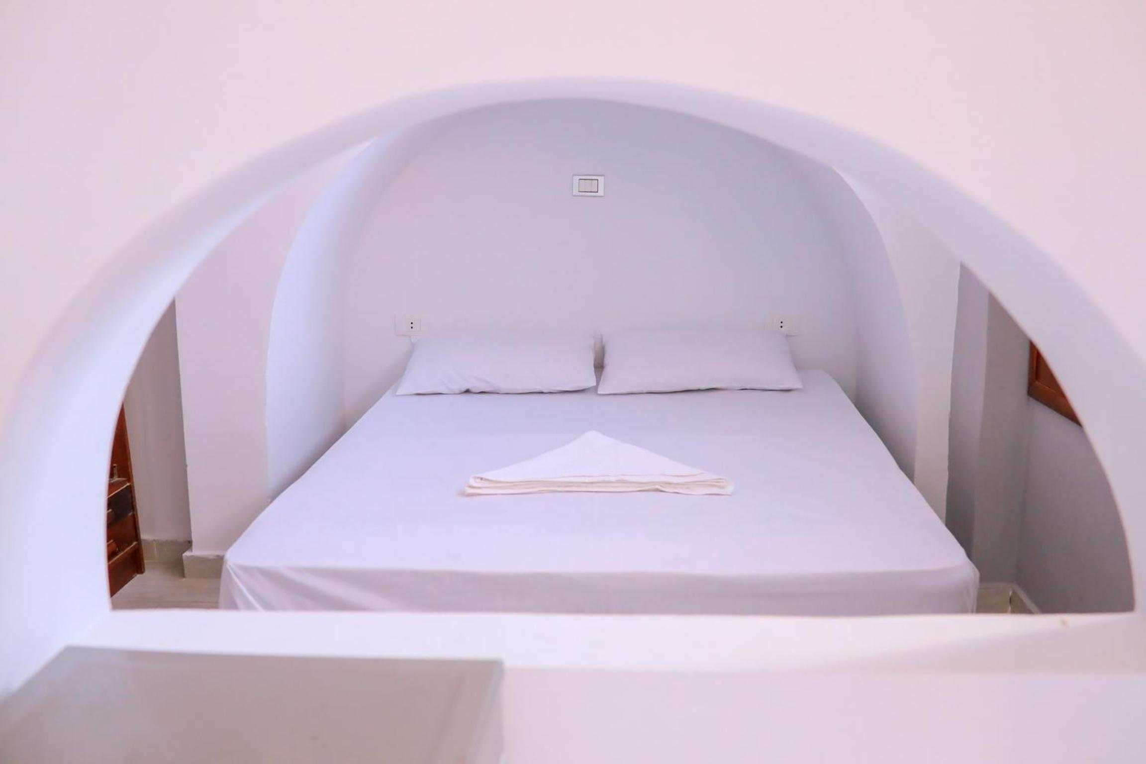 Double or Twin Room with Terrace - Photo 10