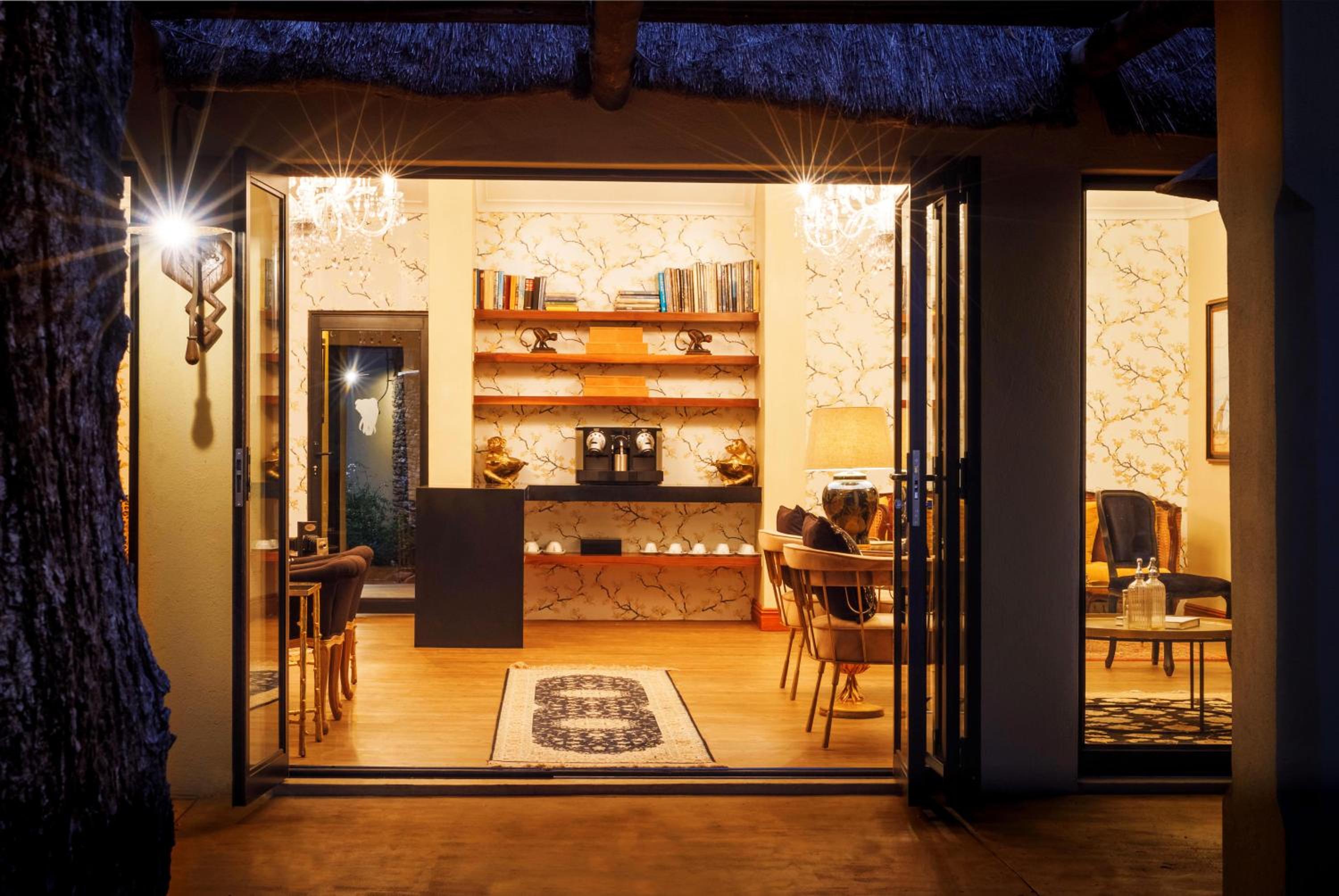 Luxury Suite - Photo 13