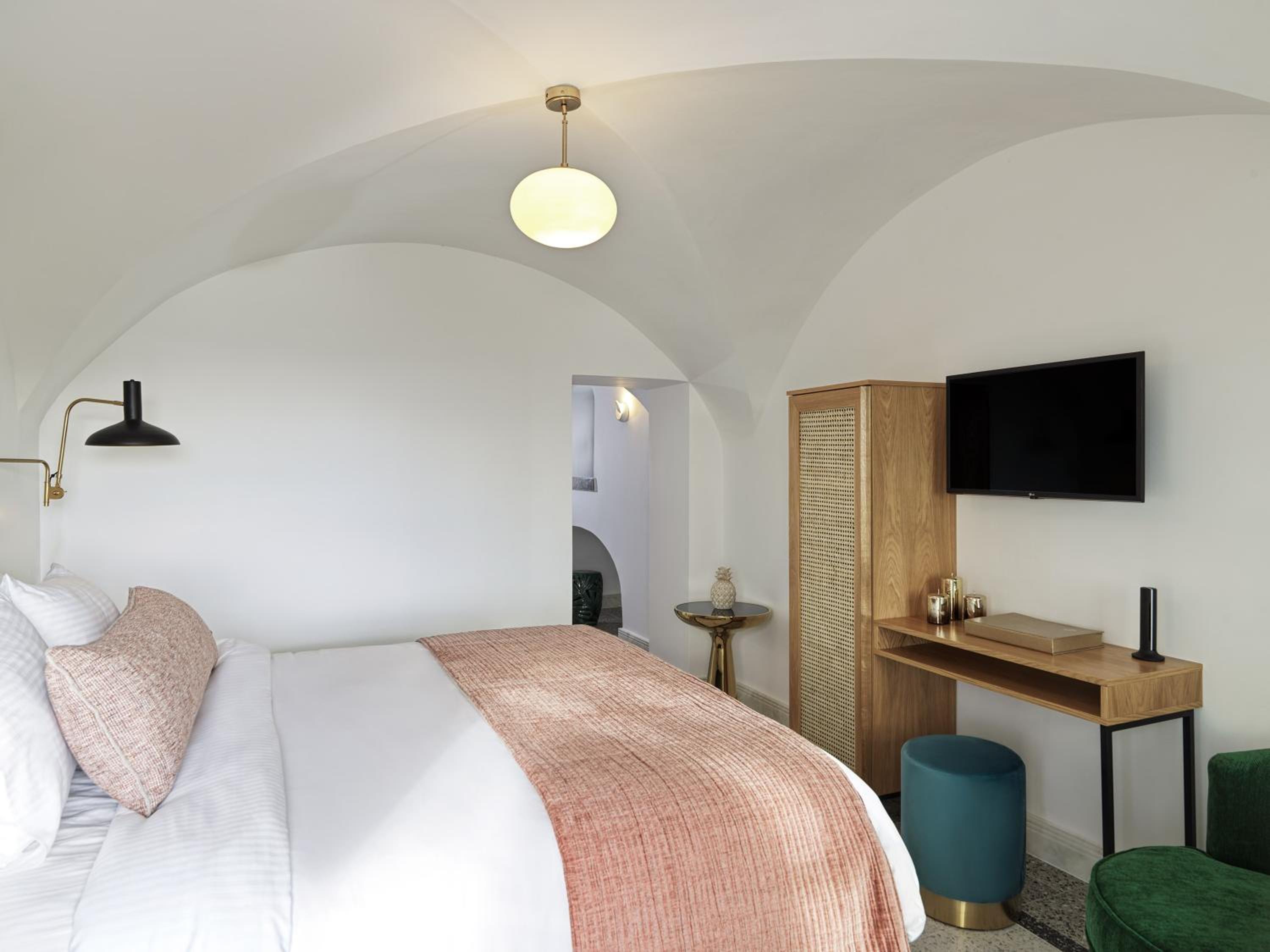 ESTATE MANSION TWO BEDROOM SUITE