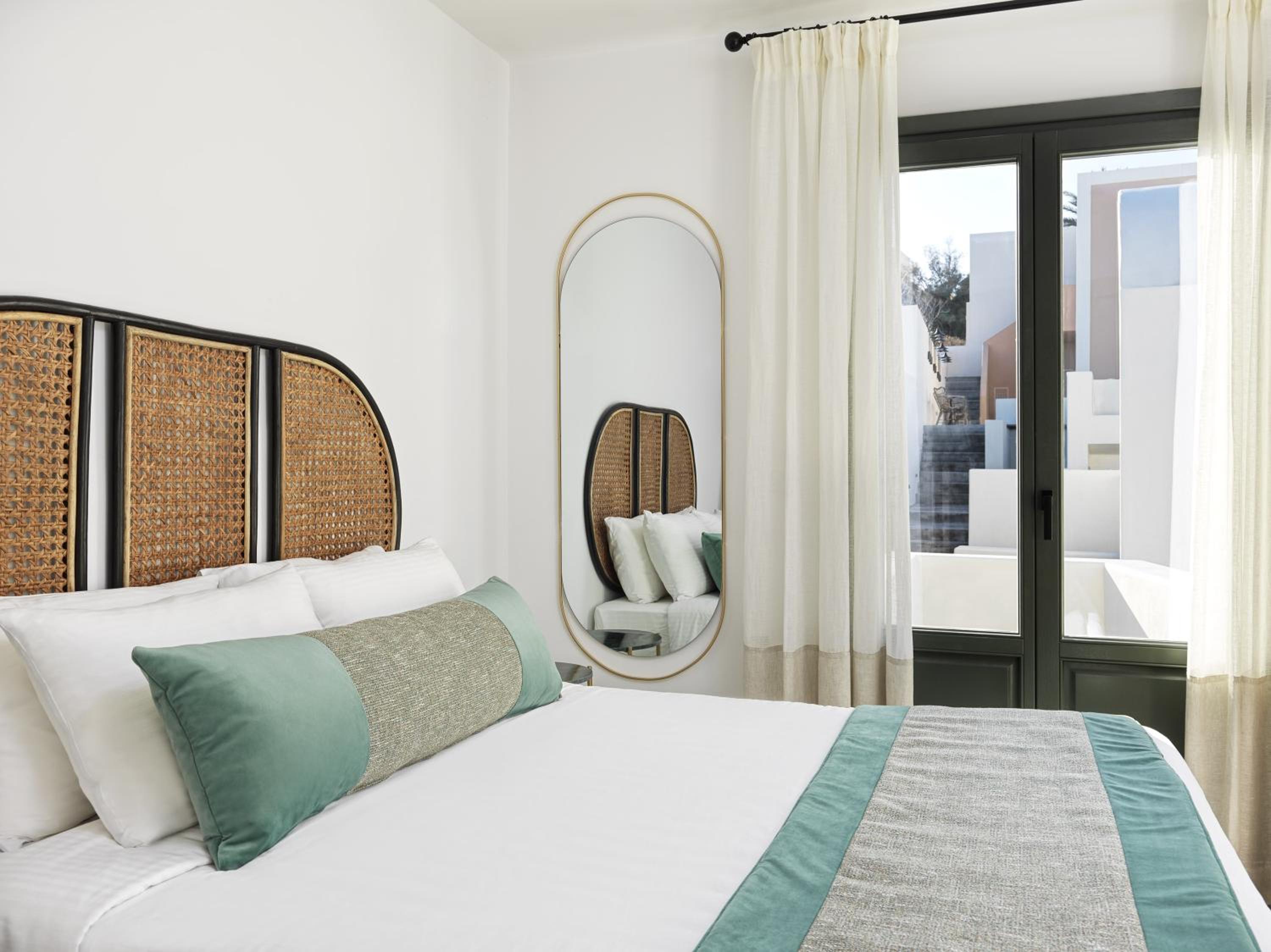 ESTATE VILLAGE JACUZZI SUITES