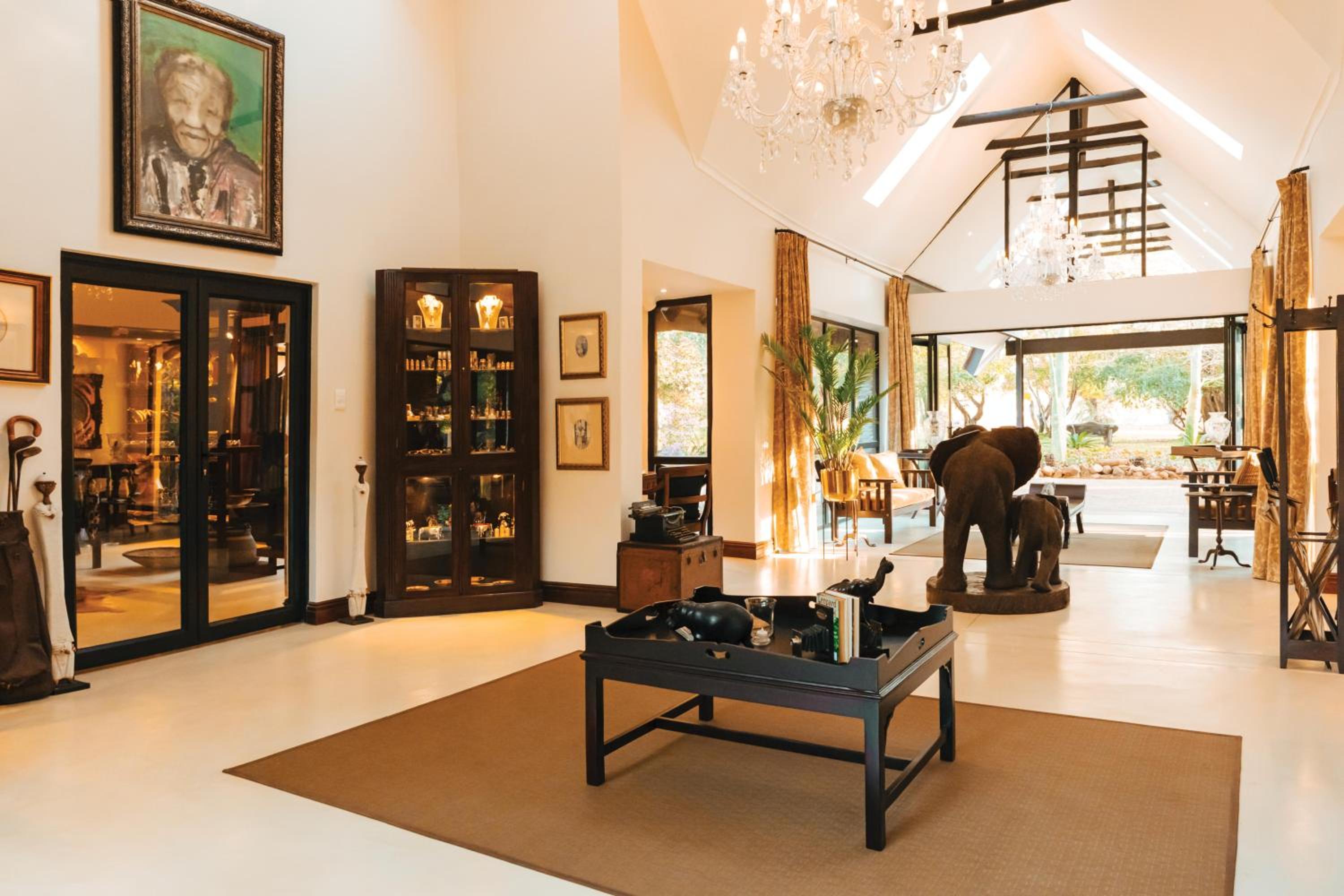 Luxury Suite - Photo 1
