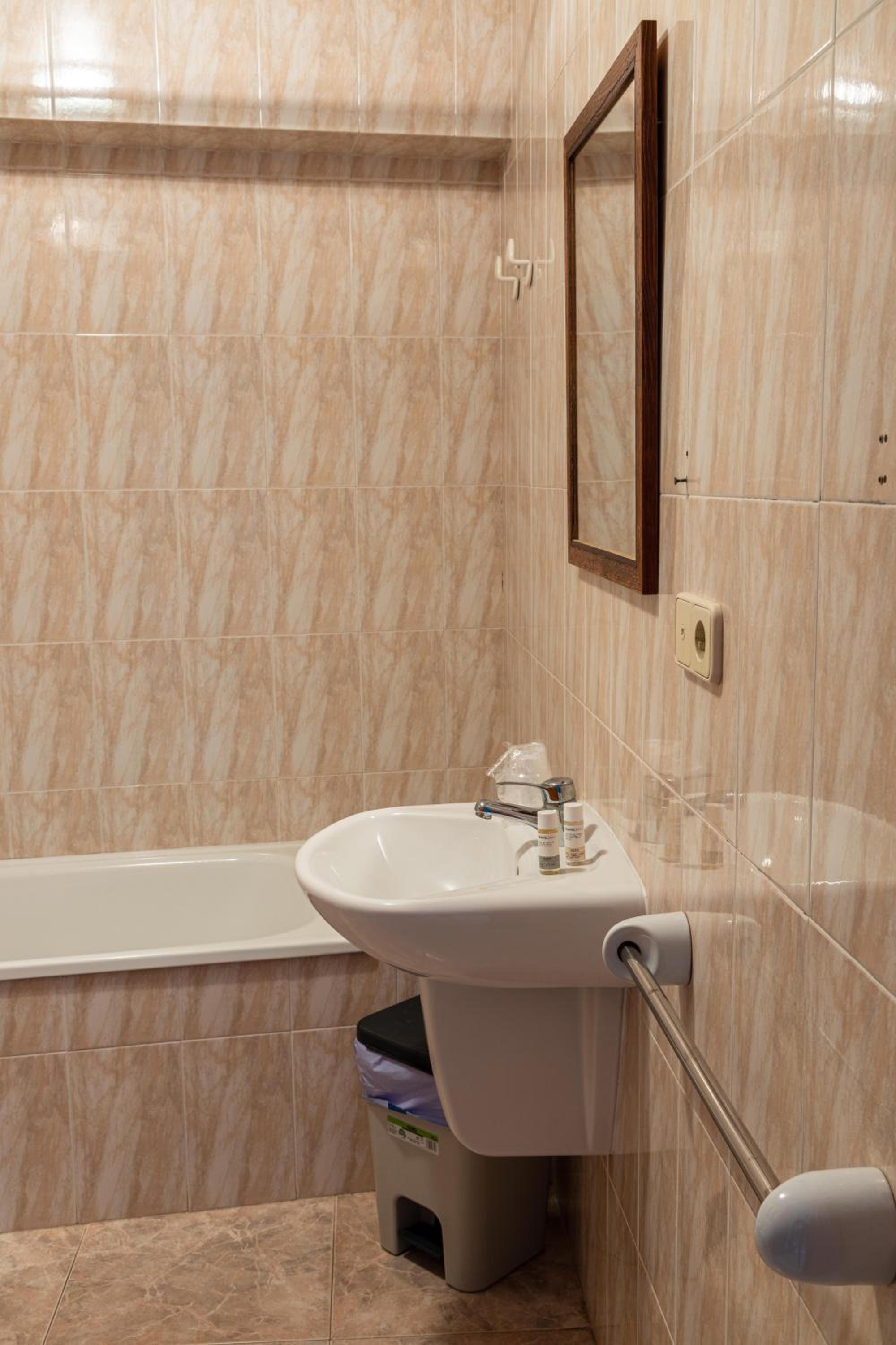 Basic Triple Room - Photo 2