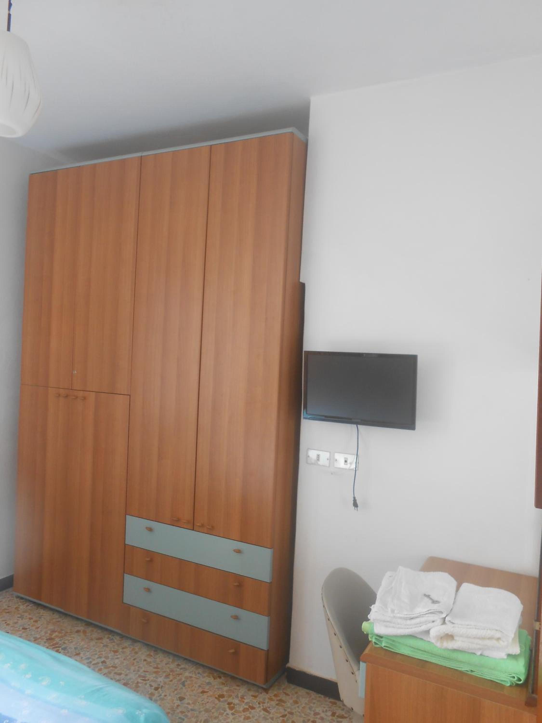 Double or Twin Room with Private External Bathroom - Photo 2