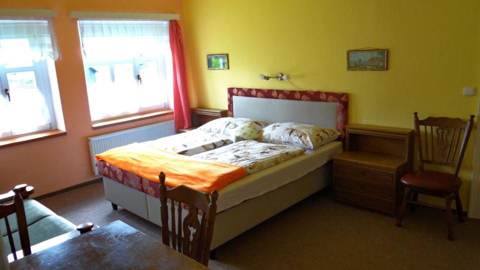 Five-Bedroom House photo 1